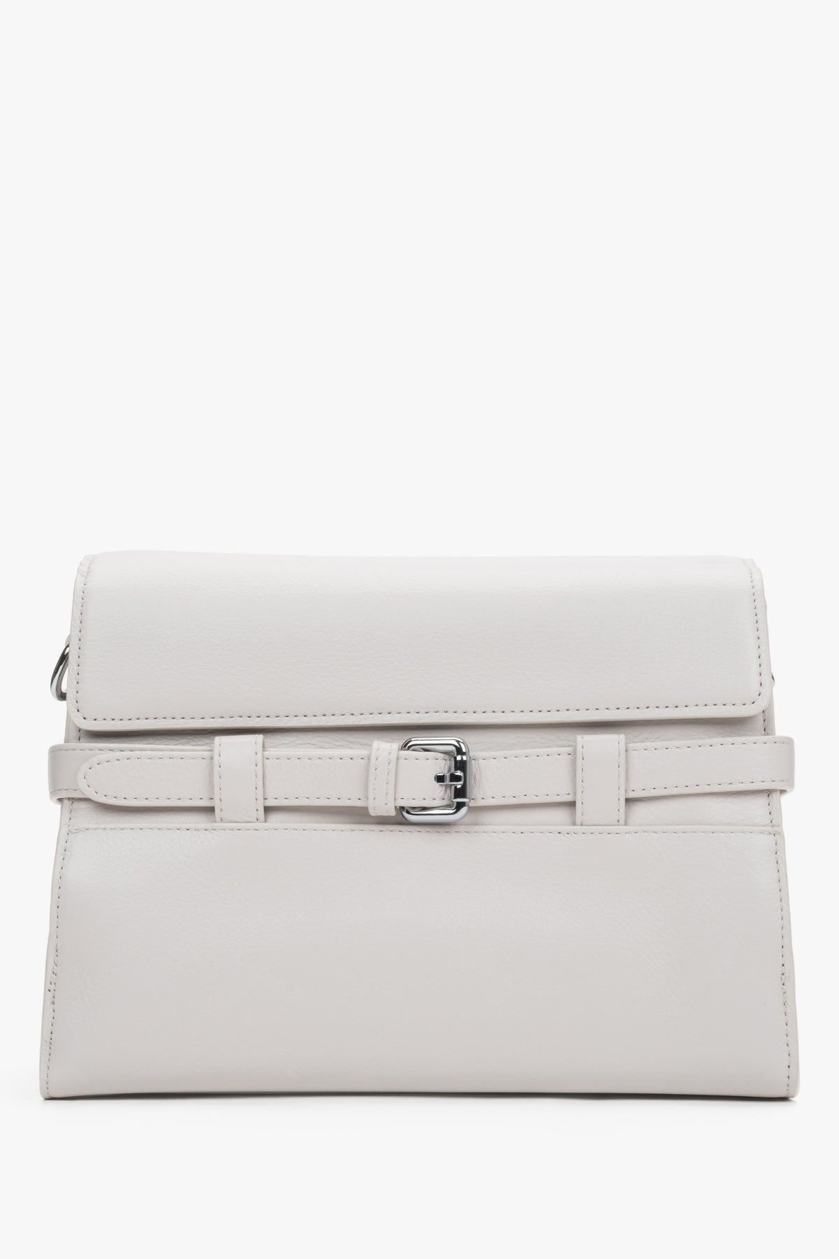 Milchbeige kleine Damen-Schultertasche aus echtem Leder mit dekorativer Schnalle in Frontalansicht