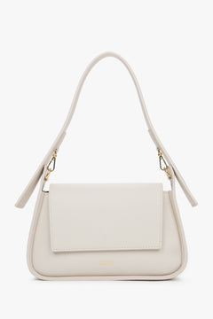 Frontansicht der milchbeigen Damen-Schultertasche aus Premium-Leder mit kurzem Schulterriemen