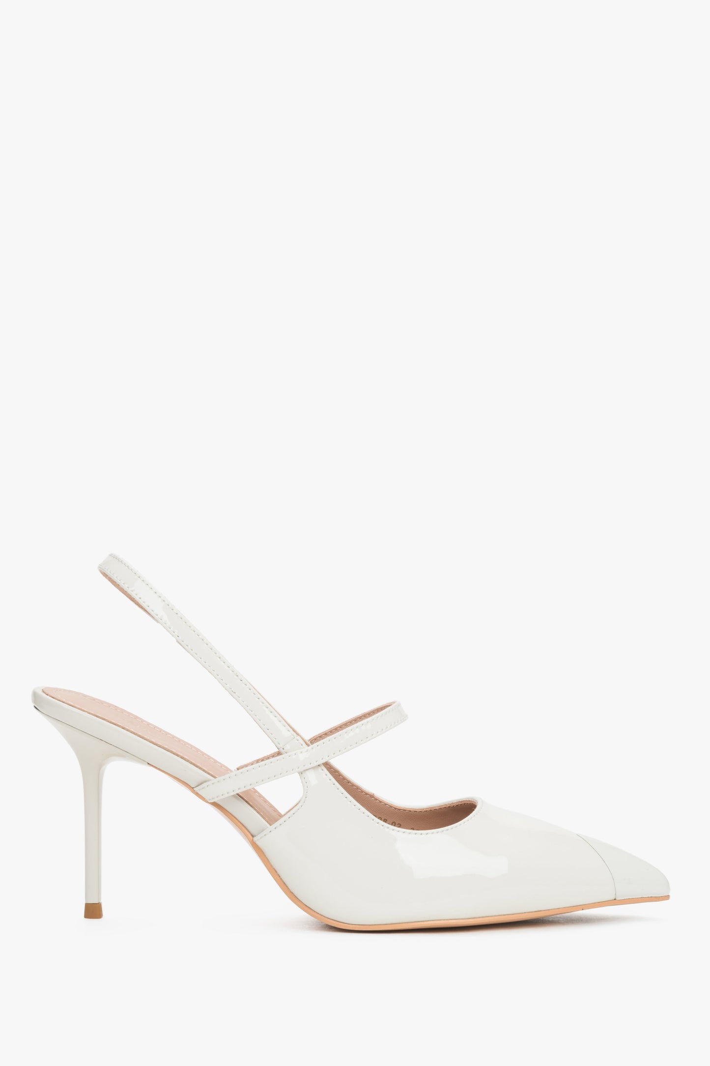 Milchbeige Slingback-Pumps aus Lackleder mit spitzer Zehenpartie von Estro