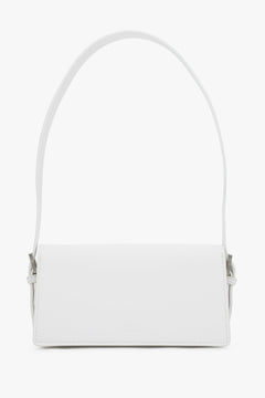 Milchweiße Echtleder-Schultertasche im Profil mit Riemen