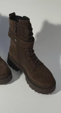Videopräsentation der dunkelbraunen Damen-Winter-Stiefeletten aus Veloursleder mit Zierriemen