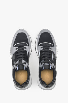 Draufsicht auf die schwarz-grauen Schnürsneakers mit Lederfutter