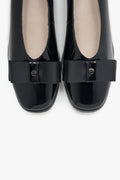 Schwarze Damen-Ballerinas aus Lackleder mit eleganter Schleife Estro ER00117919.
