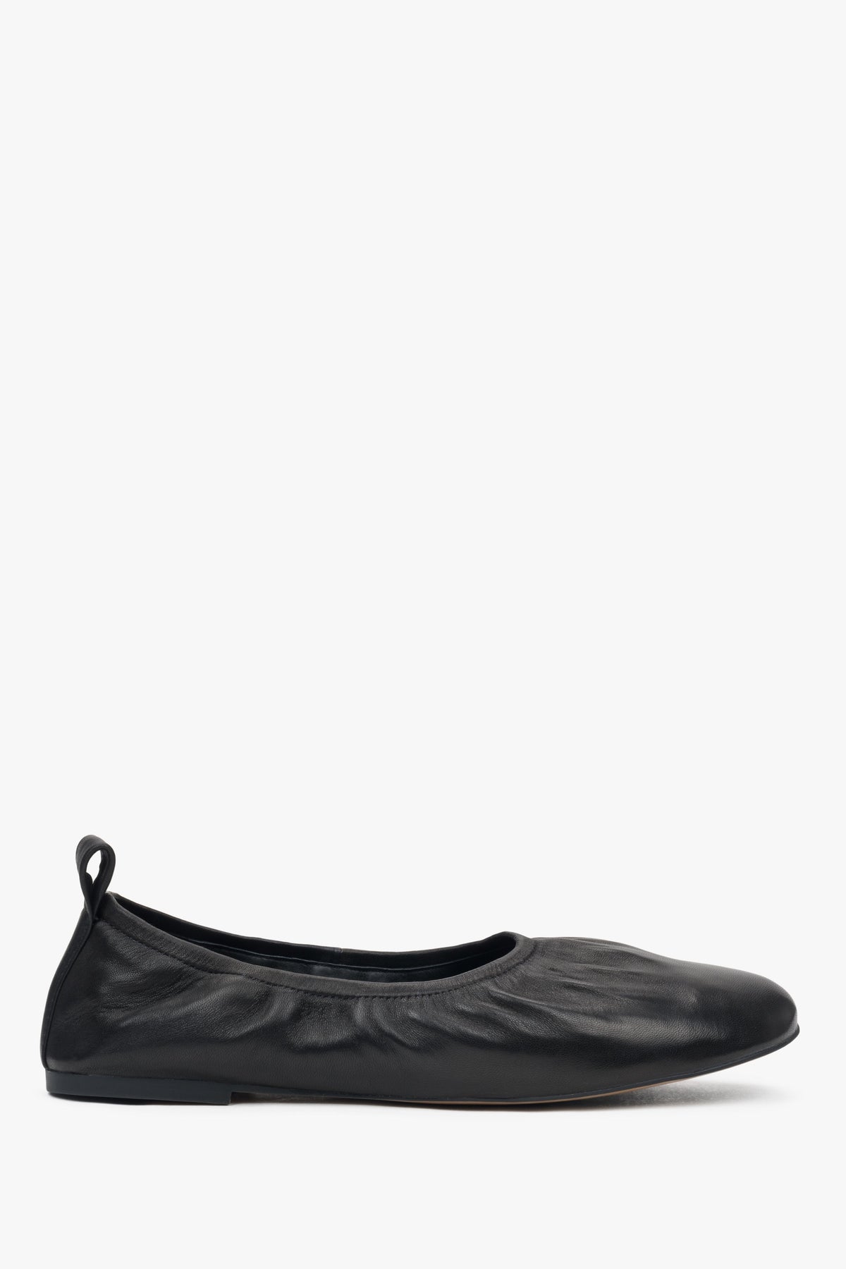 Elastische schwarze Ballerinas aus Echtleder für Damen.