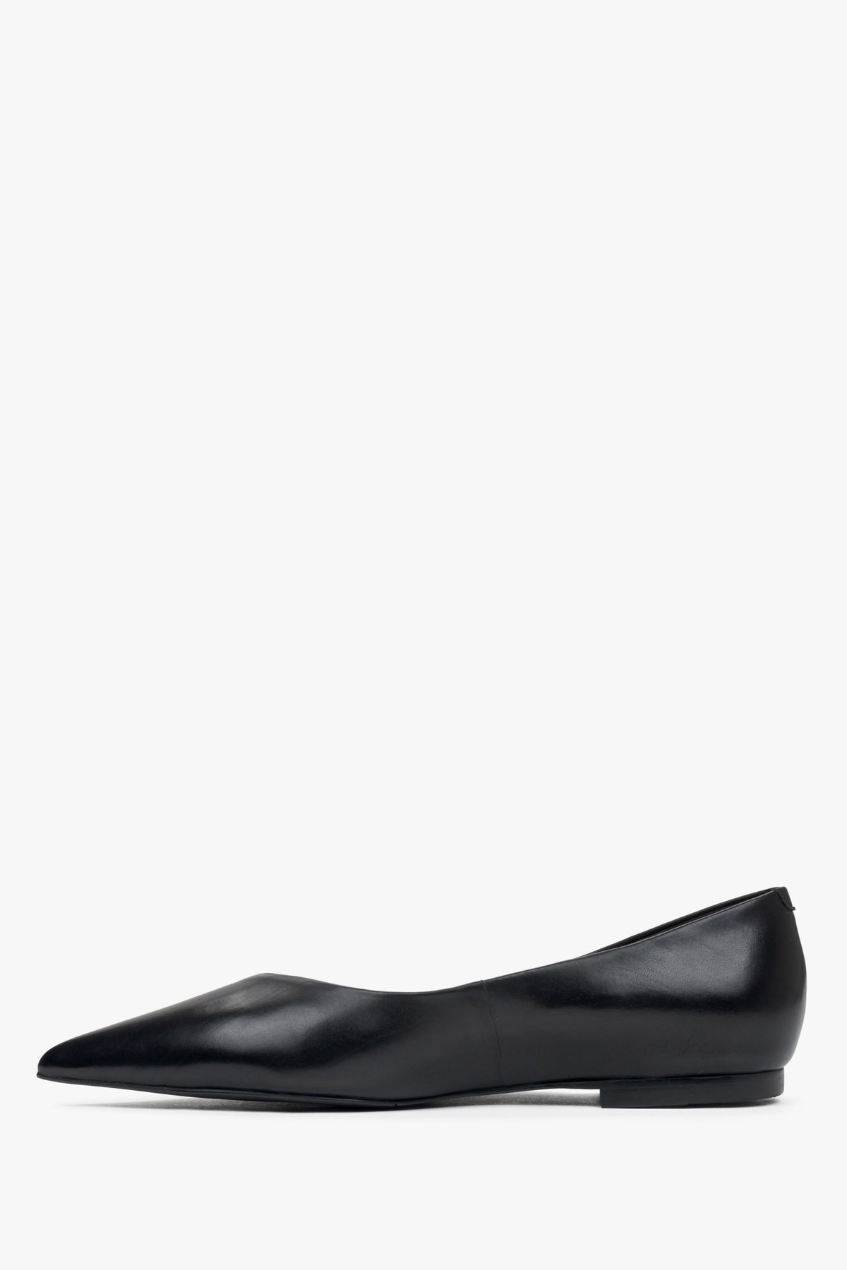 Damen-Ballerinas aus echtem Leder in Schwarz mit spitzer Zehenpartie Estro ER00115896