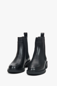 Frontale Ansicht der schwarzen Damen-Jodhpur-Stiefel für einen klaren Blick auf die Silhouette
