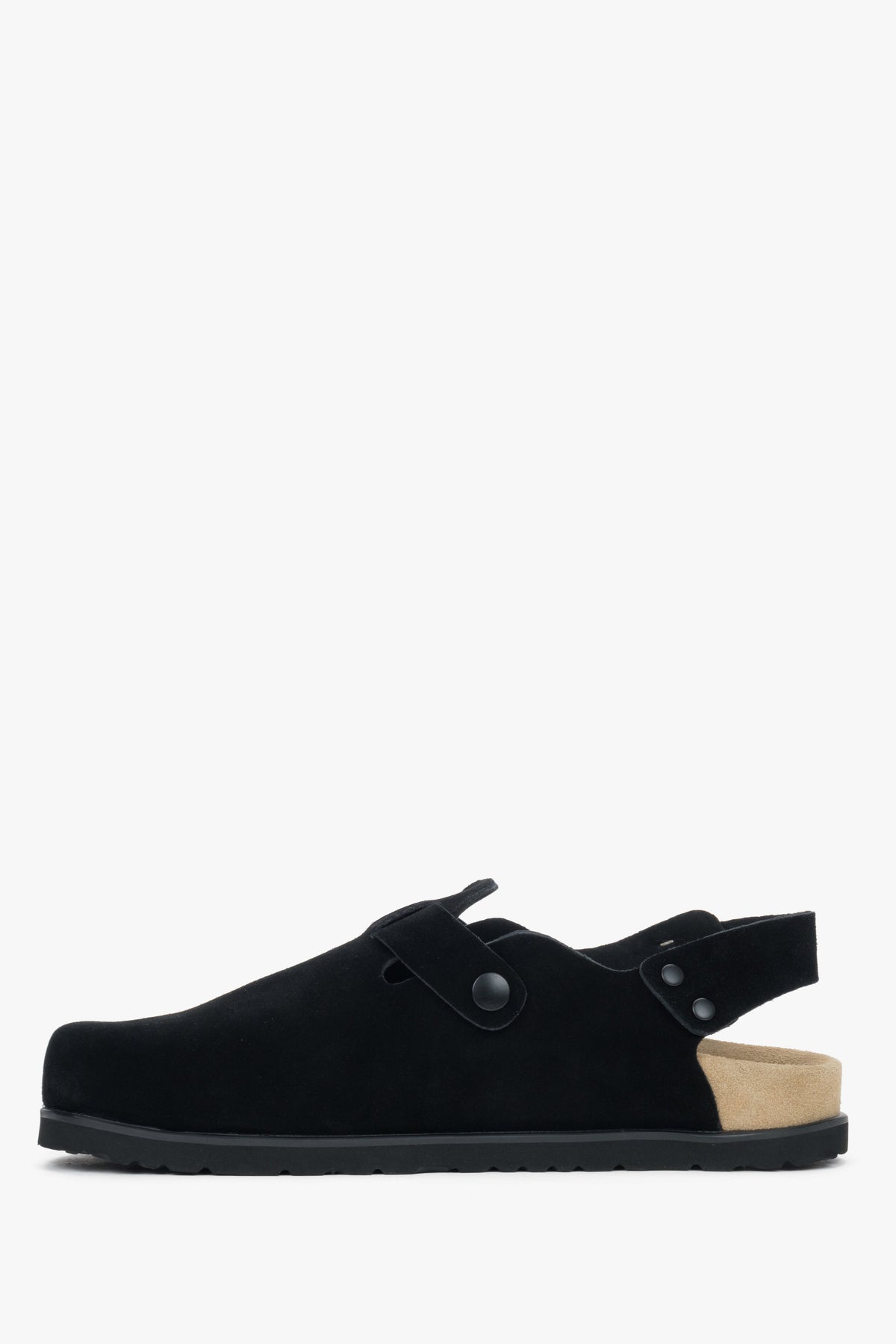 Linkes Ansicht der schwarzen Clog-Sandale von Estro mit Schnalle.