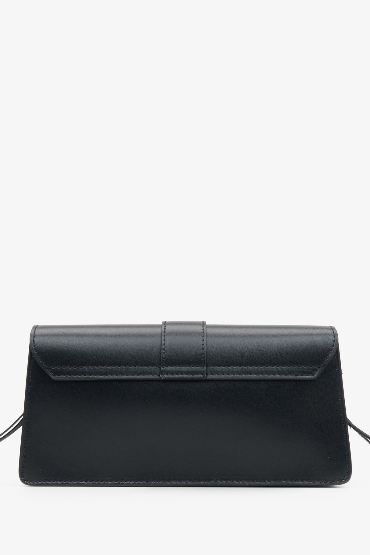 Damen-Handtasche in Schwarz von Estro – Rückseite.