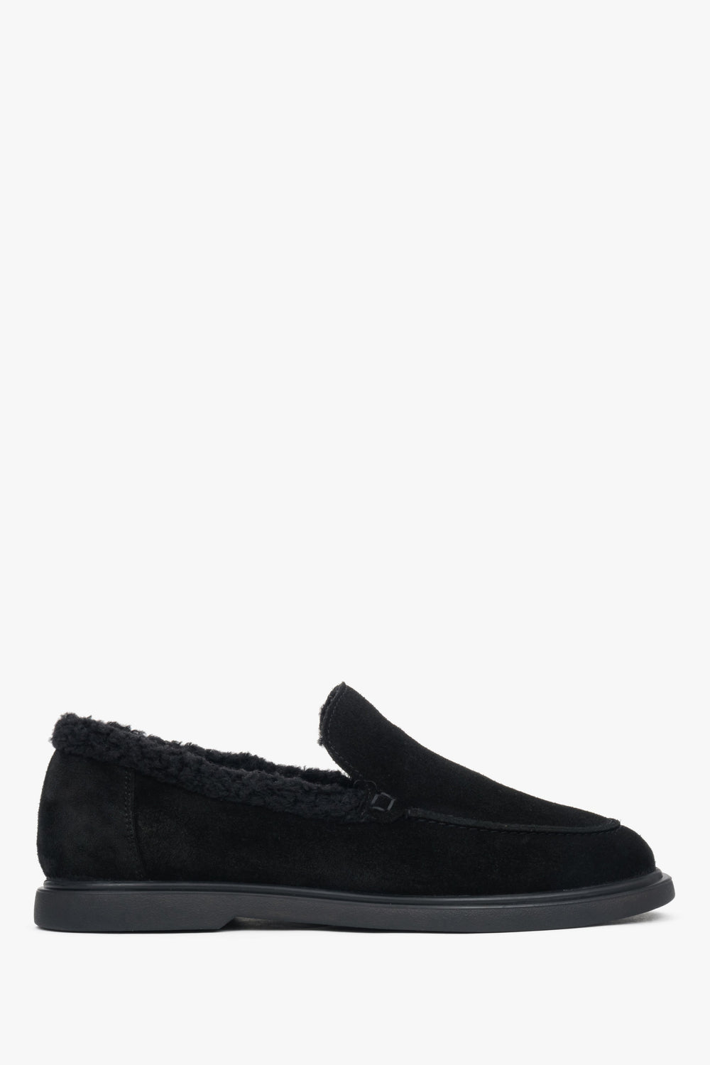 Flache Seitenansicht des schwarzen Damen-Loafers für den Winter aus Velours