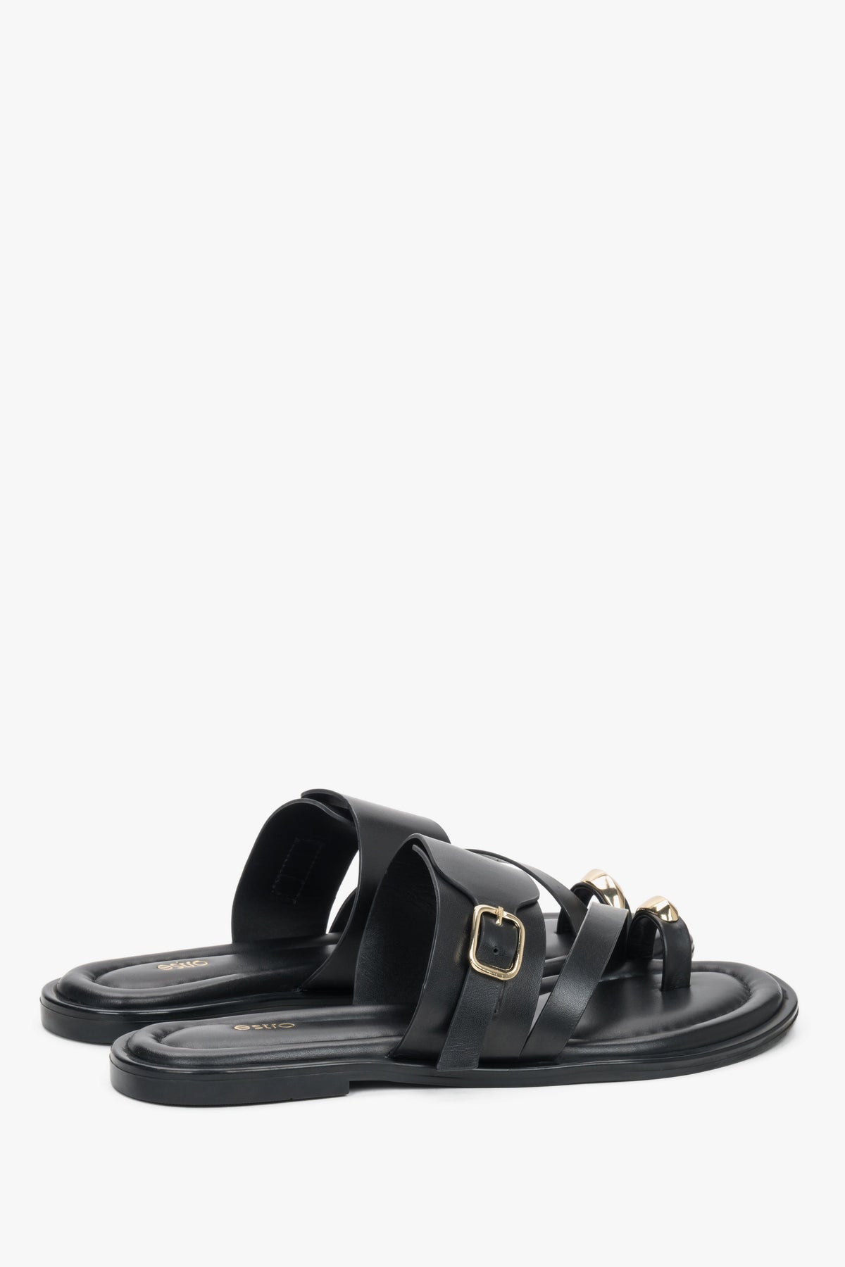 Schwarze Damen-Pantoletten aus echtem Leder in schräger Seitenansicht