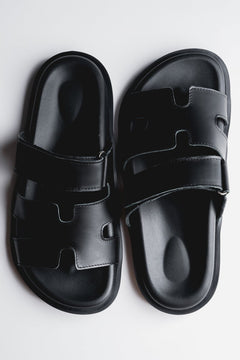 Schwarze Damen-Pantoletten mit verstellbarem Riemen aus weichem italienischen Premium-Echtleder Estro ER00117587
