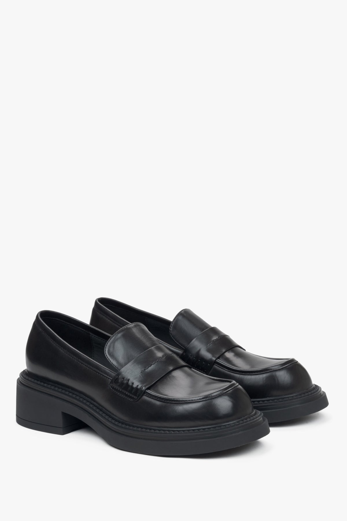 Bequeme schwarze Loafer mit quadratischem Absatz Estro ER00115903