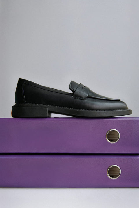 Penny Loafer für Damen in Schwarz aus italienischem Premium-Leder Estro ER00117583.