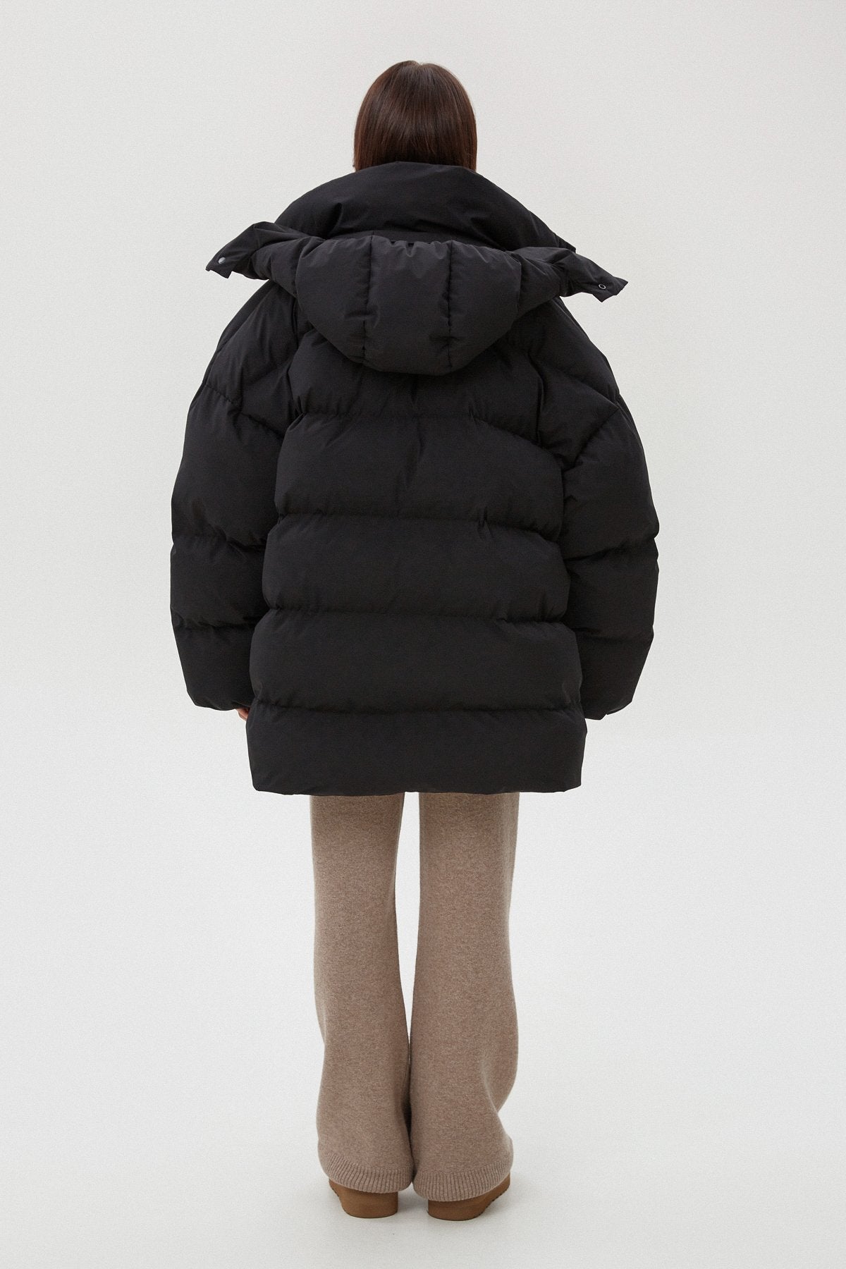 Rückwärtige Ansicht der gesteppten Damen-Winterjacke 