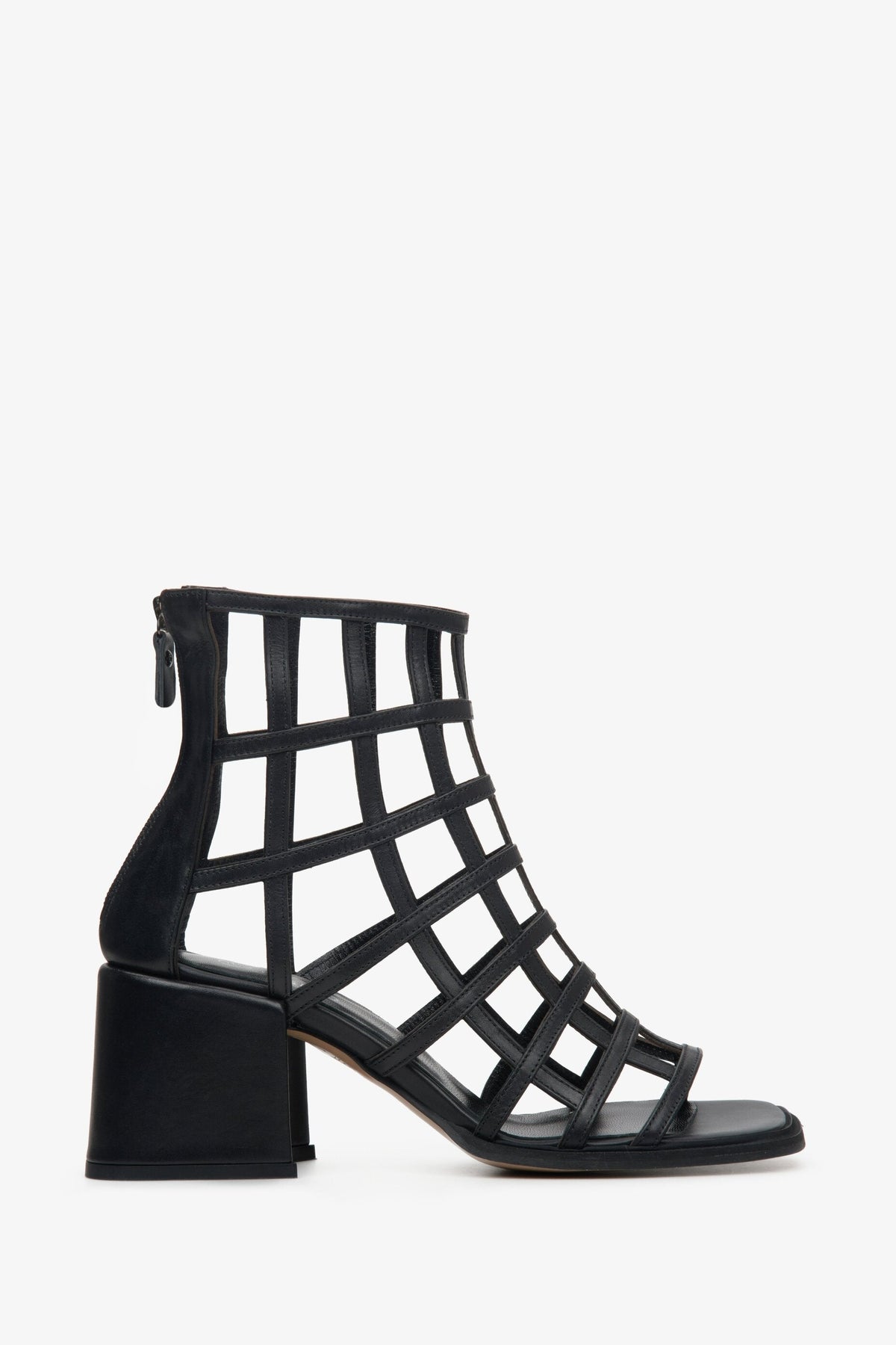 Damen-Sandalen mit Blockabsatz und schmalen, gekreuzten Riemen - Schwarz.