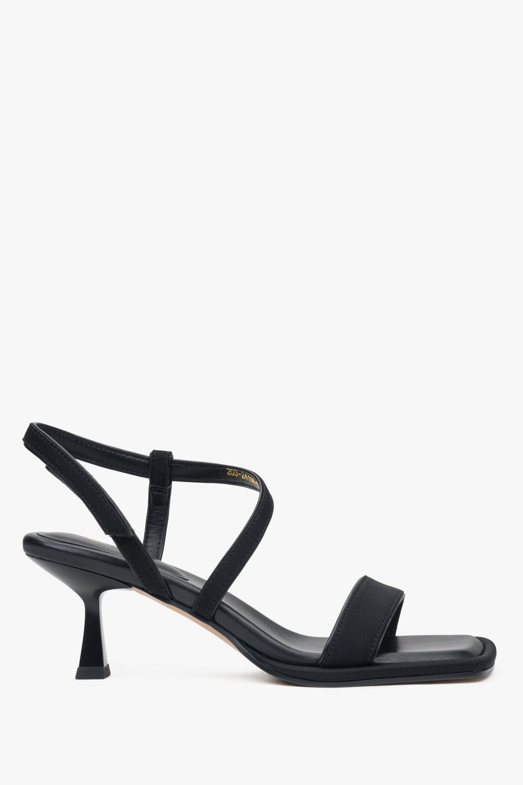 Flache Seitenansicht der schwarzen Damen-Sandalen mit 6,5 cm Kelchabsatz