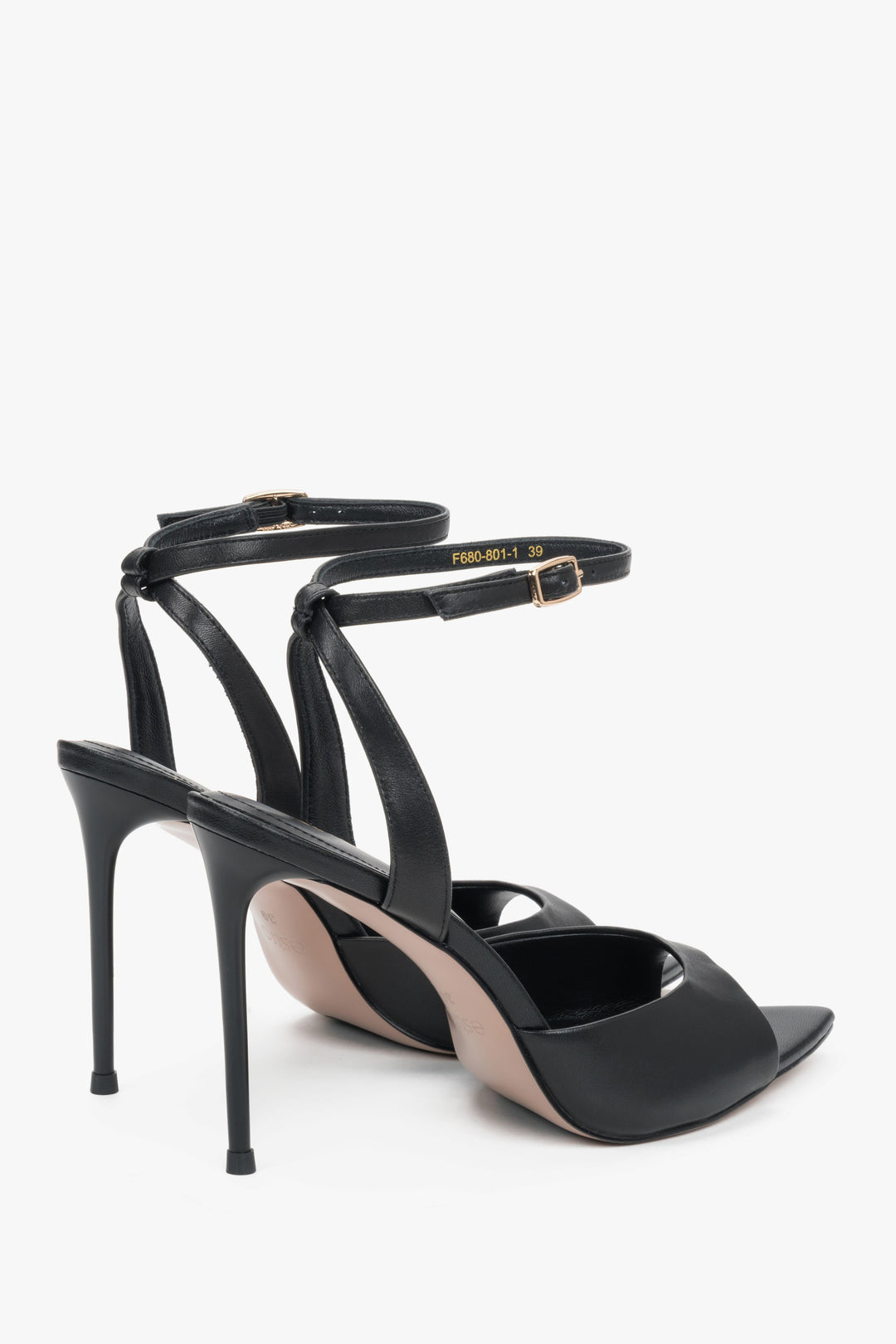 Rückansicht der schwarzen Damen-Sandalen mit 10 cm Stilettoabsatz.