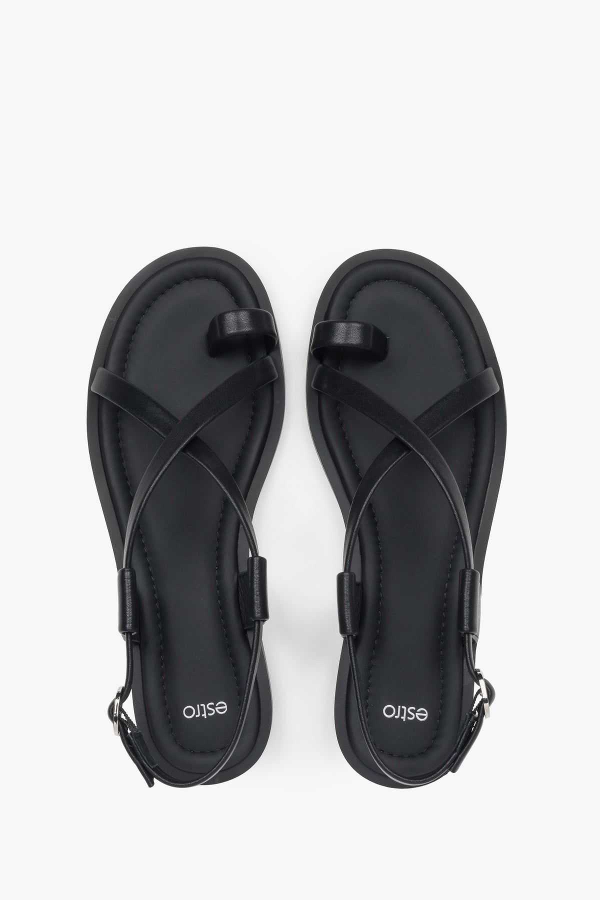 Draufsicht auf das Paar schwarzer Damen-Sandalen mit TPR-Sohle.