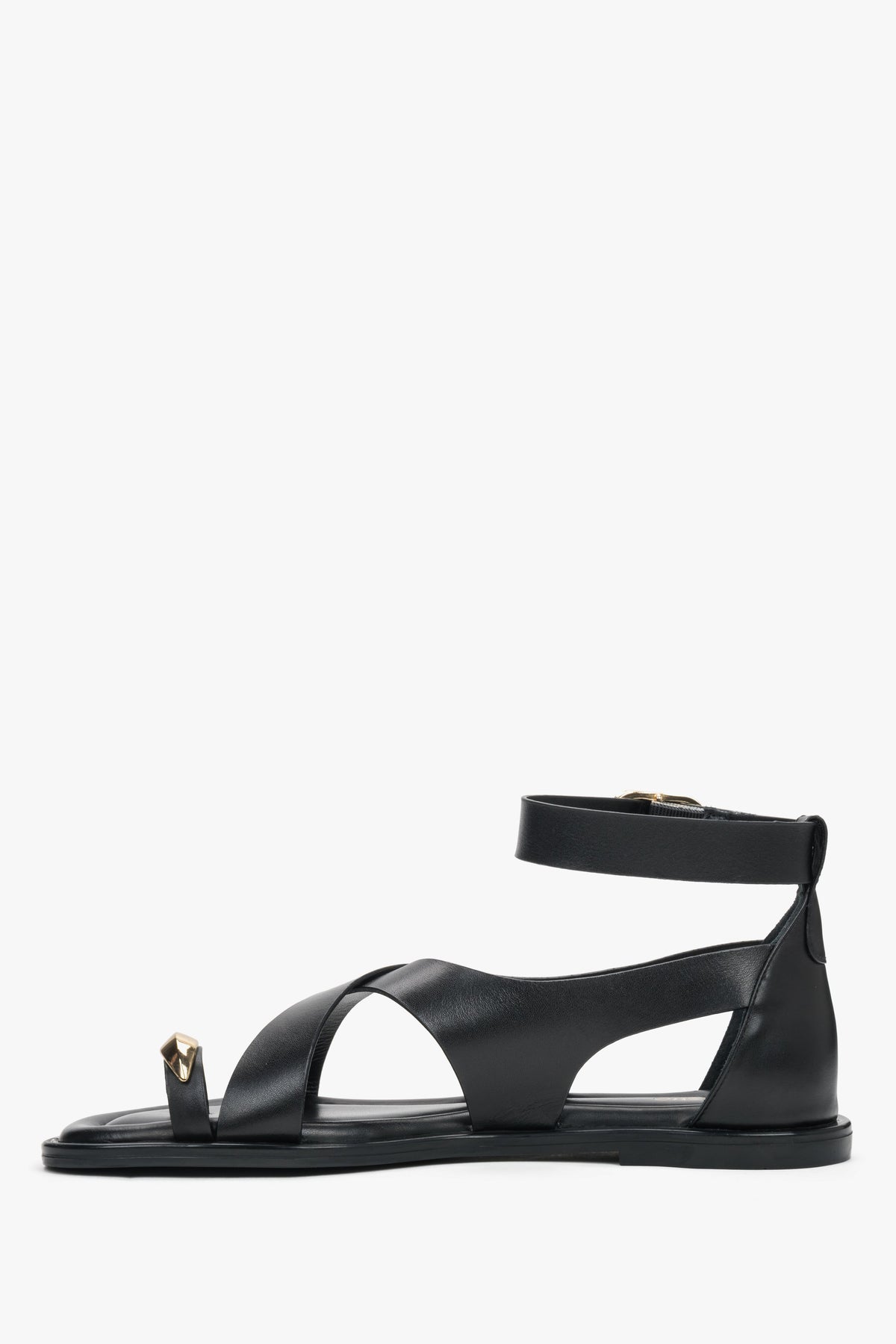 Schwarze Damen-Sandalen aus echtem Leder in seitlicher Profilansicht