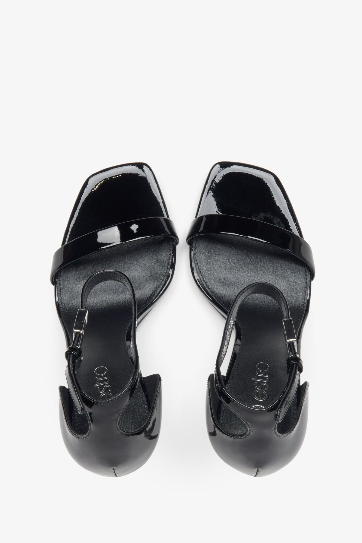 Schwarze Lackleder-Sandalen von oben als Paar