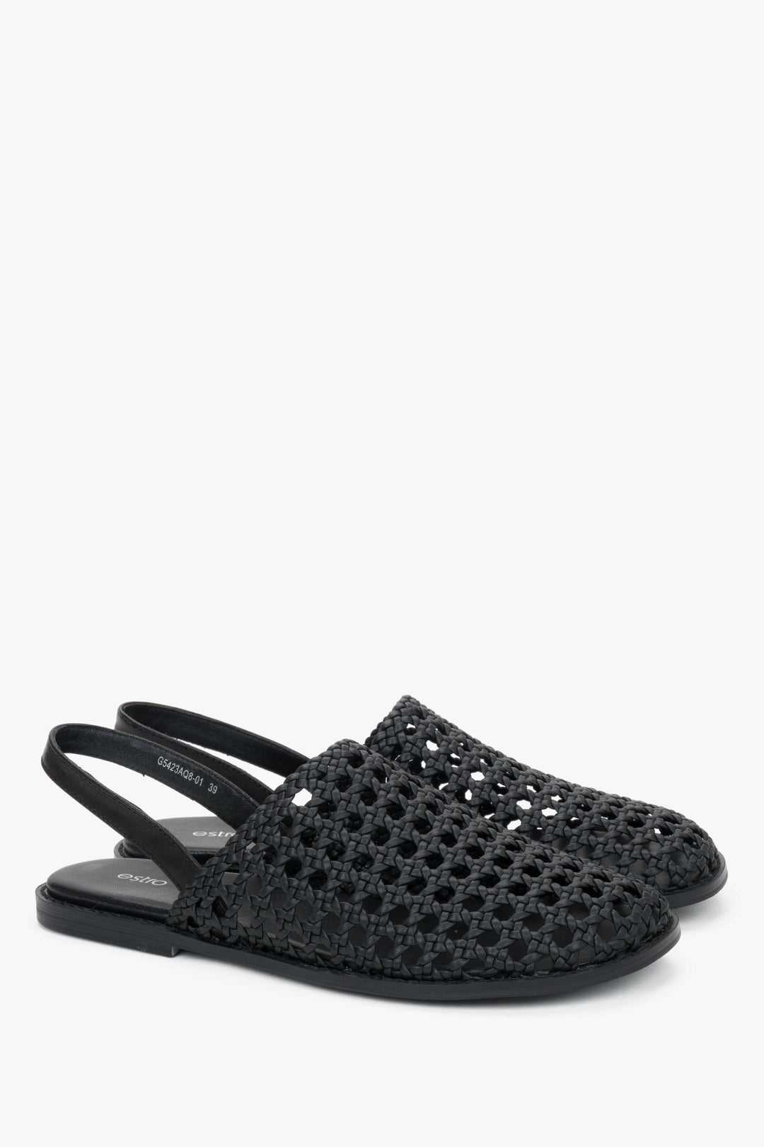 Angewinkelte Ansicht der schwarzen Damen-Sandalen mit Ajour-Muster aus Leder.