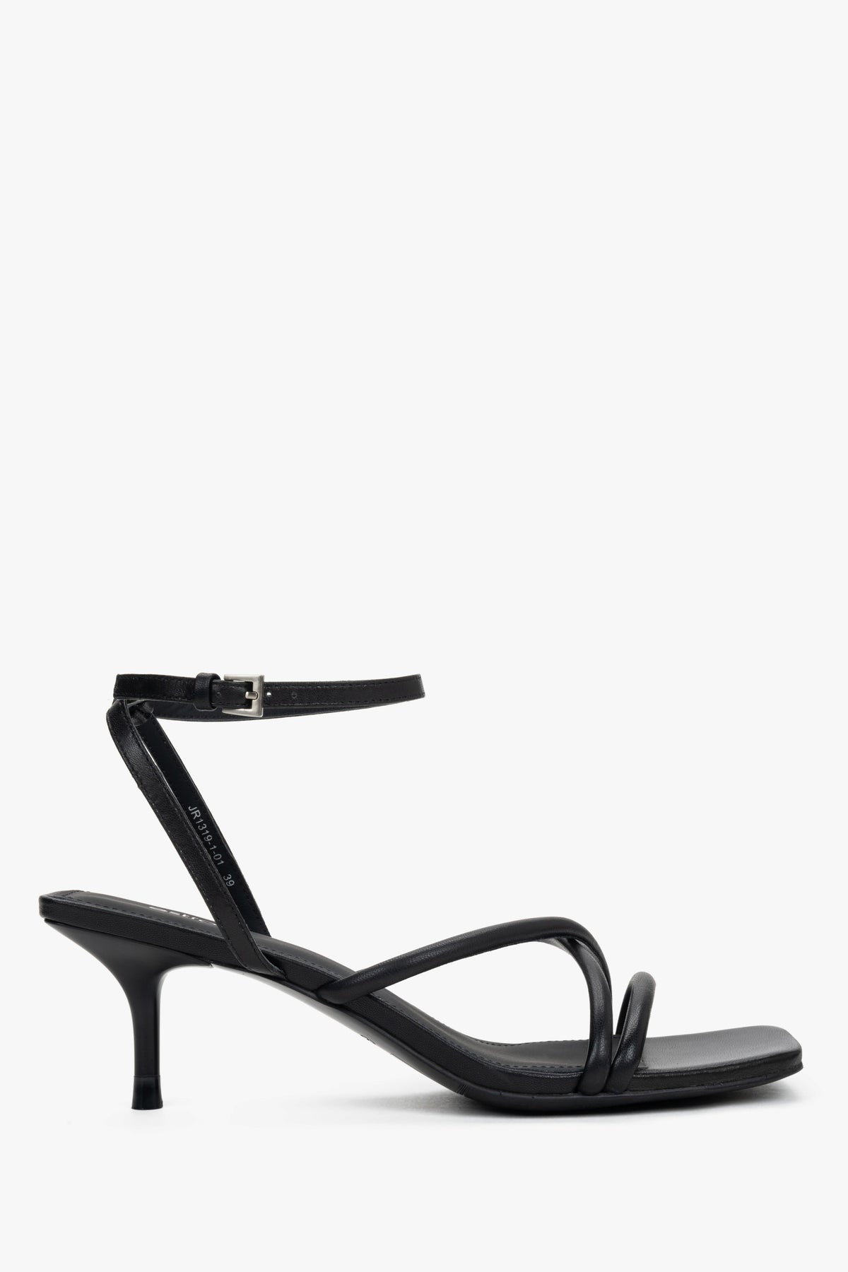 Schwarze Damen-Sandalette aus echtem Leder mit feinen Riemen in seitlicher Ansicht