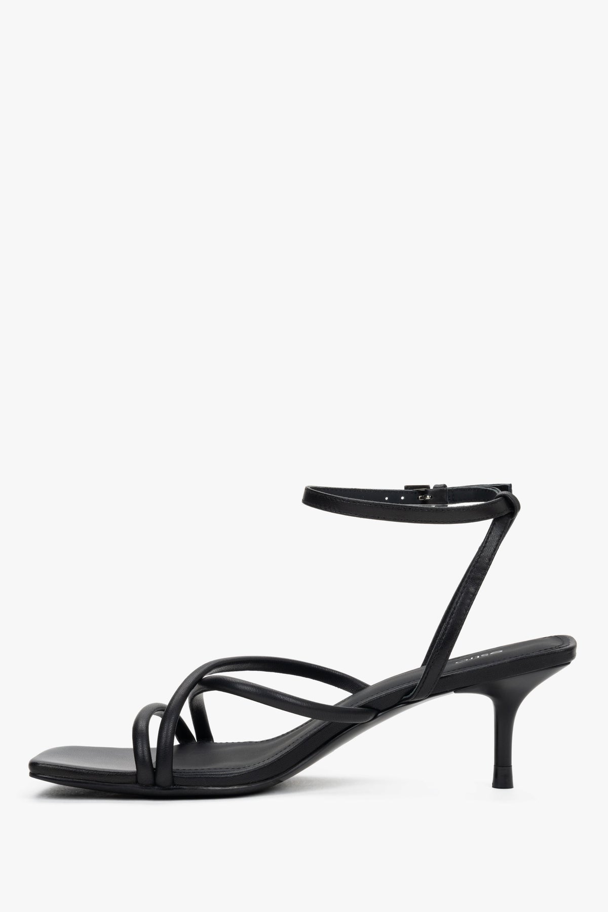 Schwarze Damen-Sandalette aus echtem Leder mit Knöchelriemen in Profilansicht