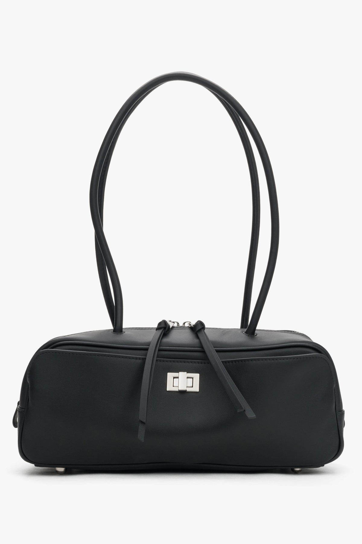 Vorderansicht der schwarzen Echtleder-Schultertasche im länglichen Baguette-Stil.
