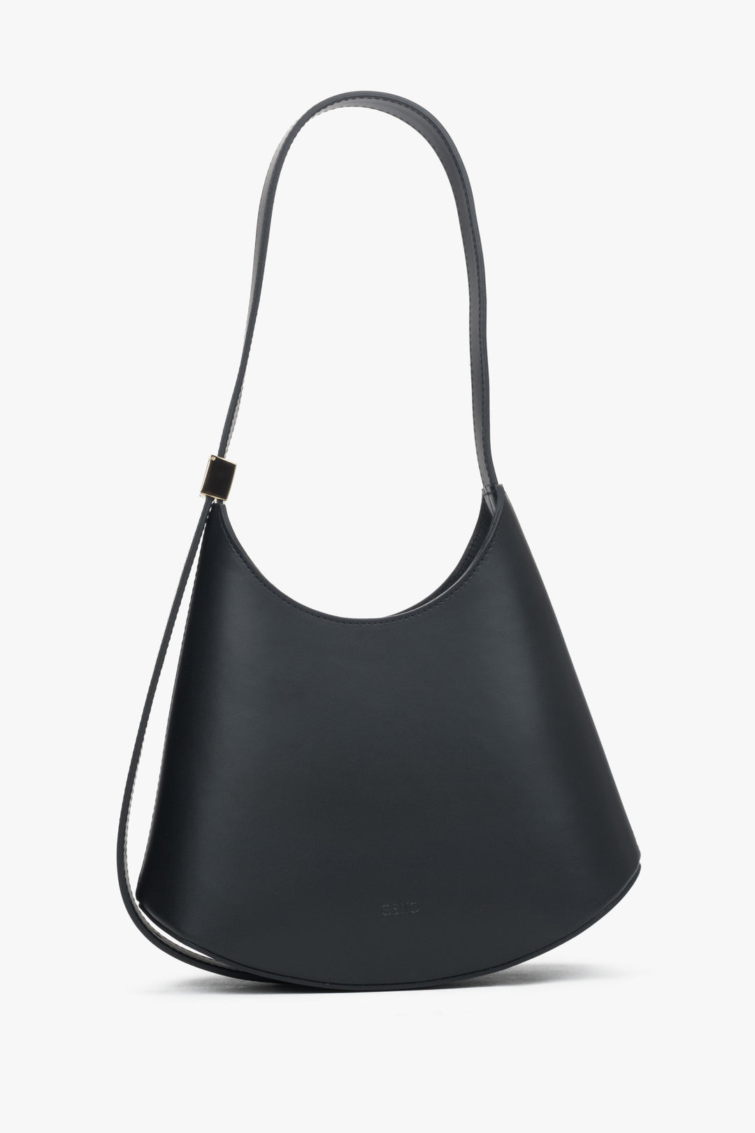 Frontale Ansicht der schwarzen Damen-Schultertasche aus glattem Leder mit asymmetrischem Design