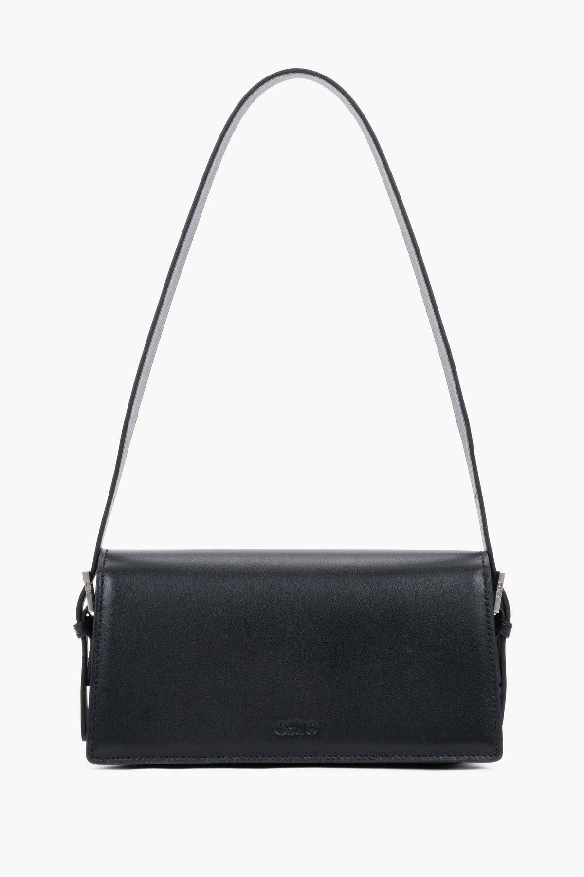 Schwarze Echtleder-Schultertasche im Profil mit Riemen