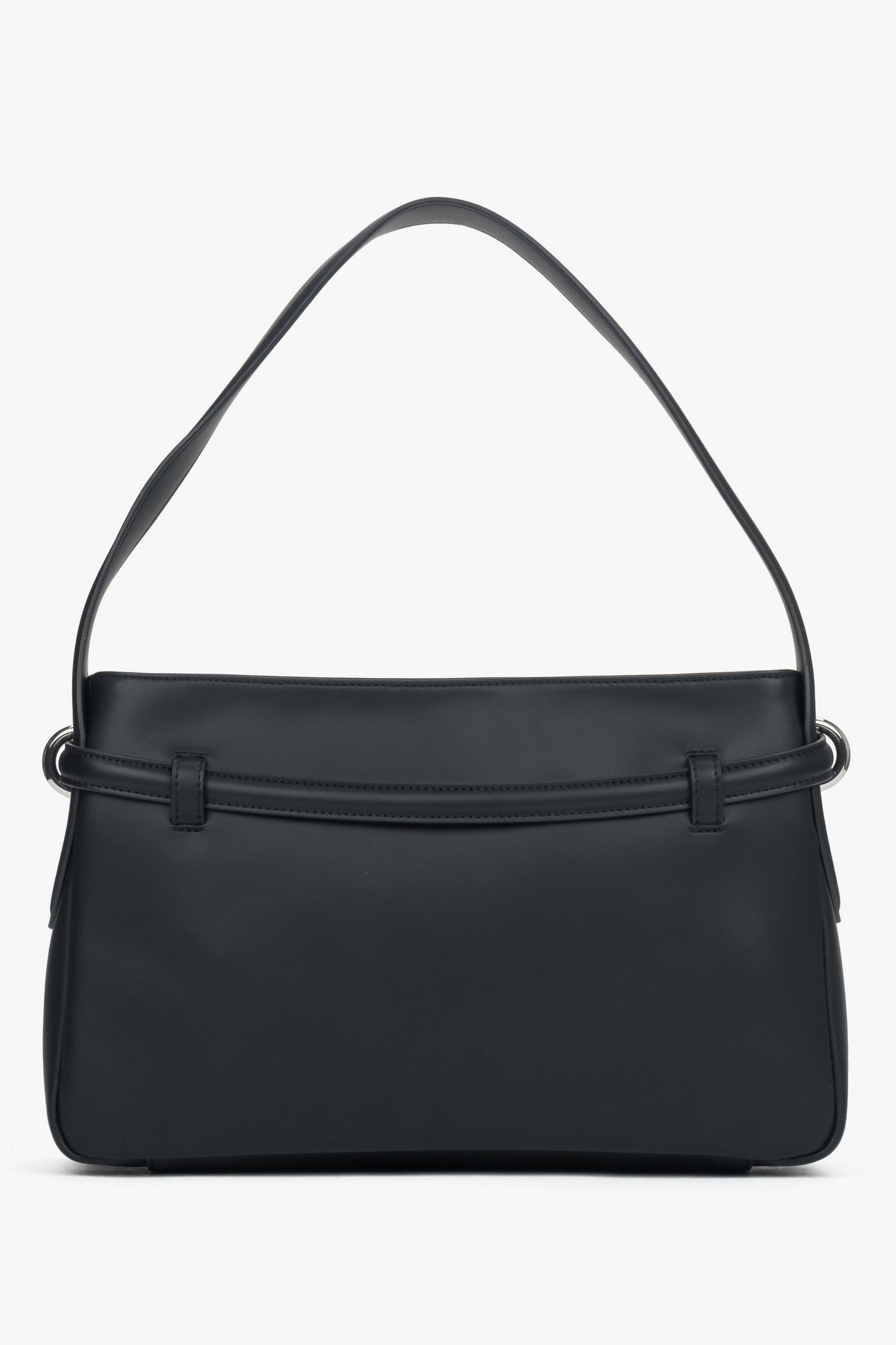 Rückansicht der schwarzen Damen-Schultertasche aus Echtleder mit elegantem Zierriemen.