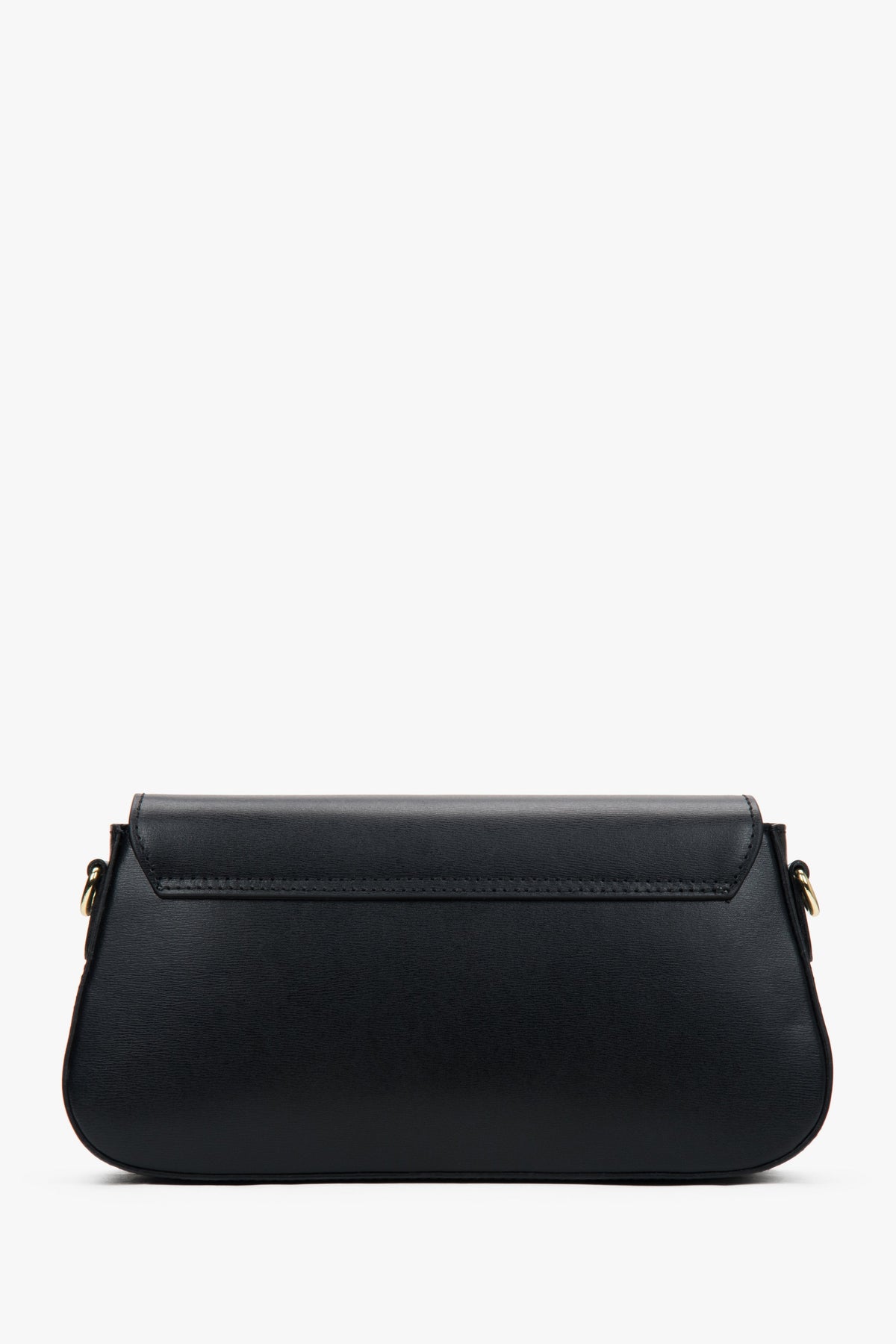 Flache Rückansicht der formschönen, schwarzen Leder-Schultertasche 