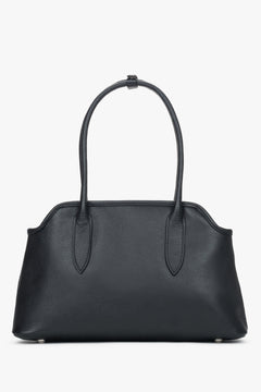 Rückwärtige Ansicht der strukturierten schwarzen Damen-Schultertasche