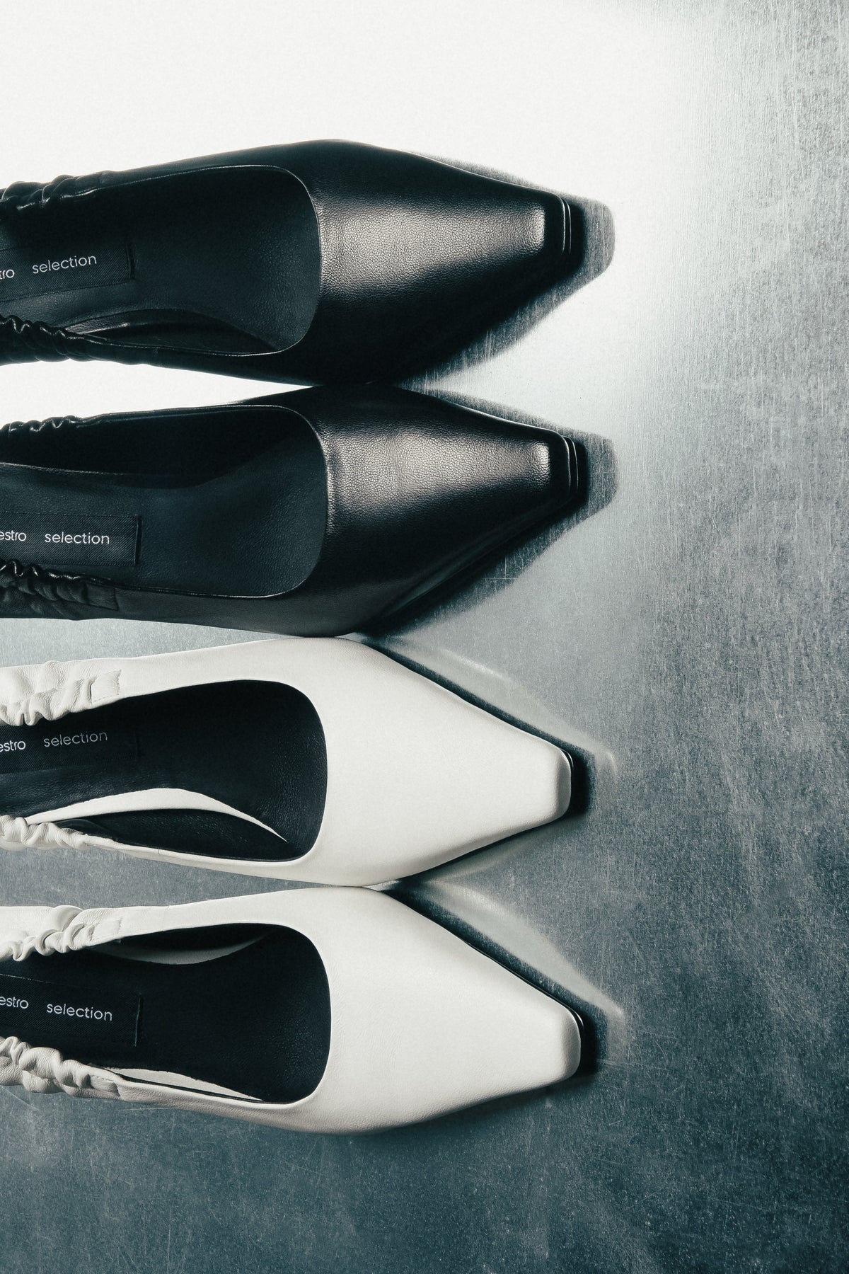 Andere Paaransicht der luxuriösen Slingback-Pumps für Damen.