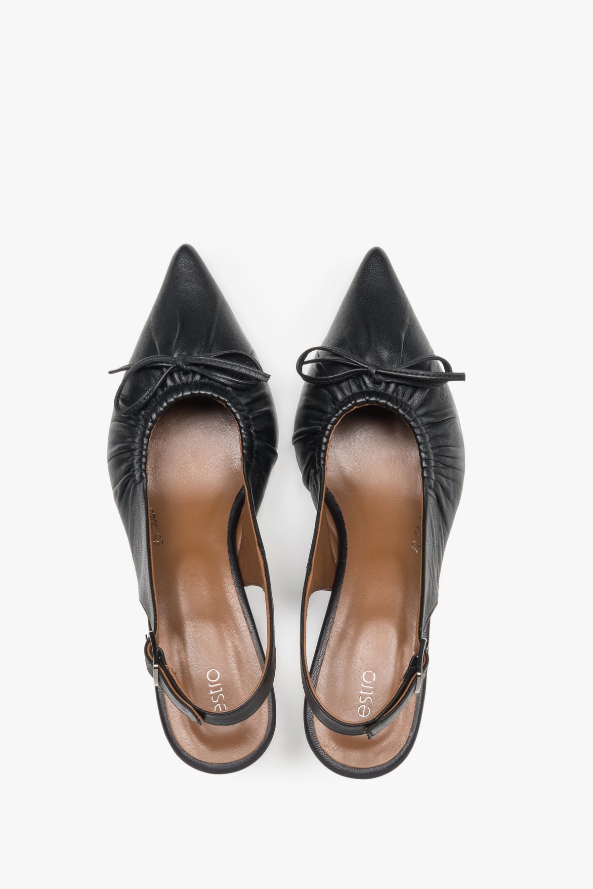 Schwarze Damen-Slingpumps von oben mit offener Ferse und Schnallenriemen