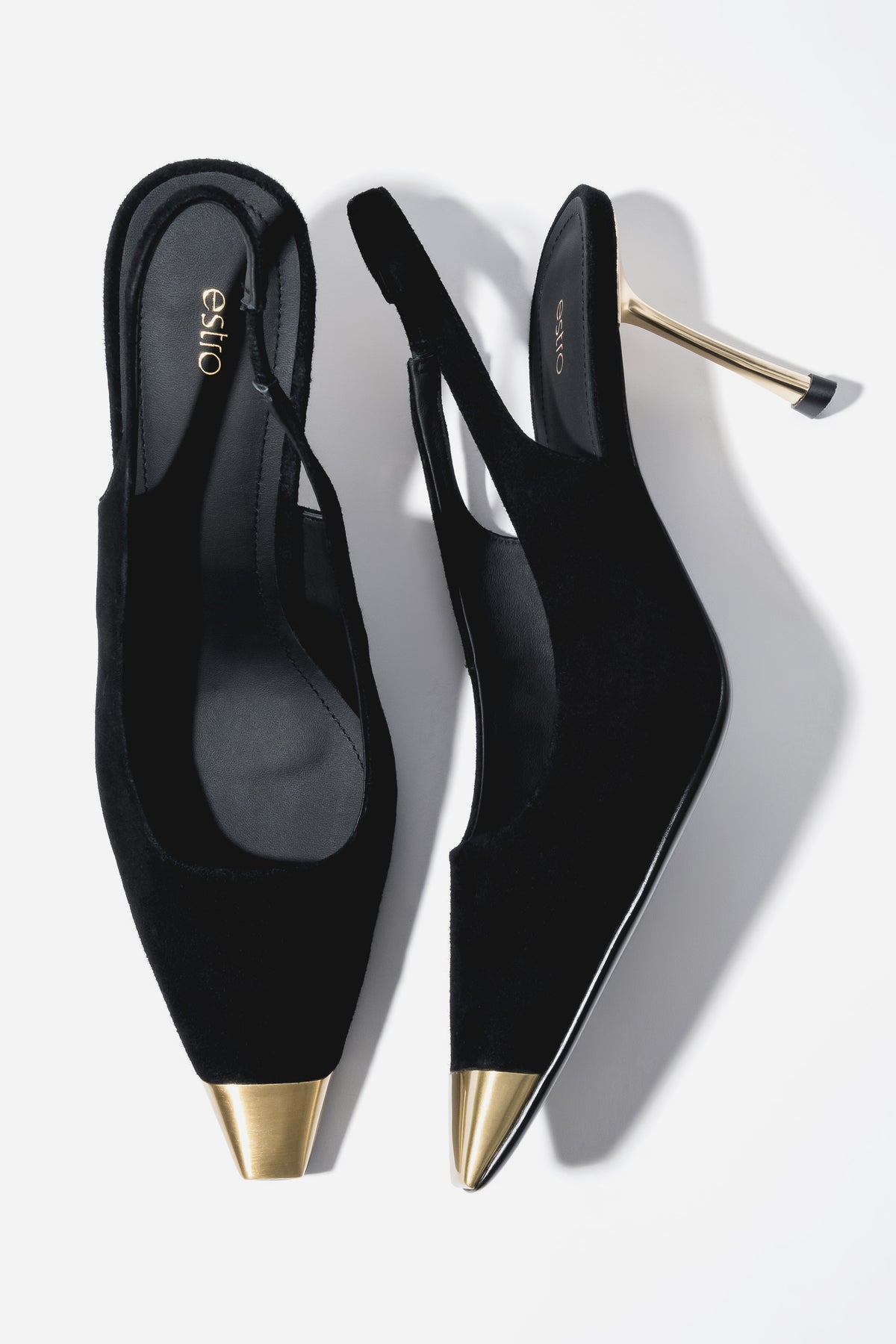Schwarze Damen-Slingpumps aus echtem Velours von oben mit goldfarbener Schuhspitze