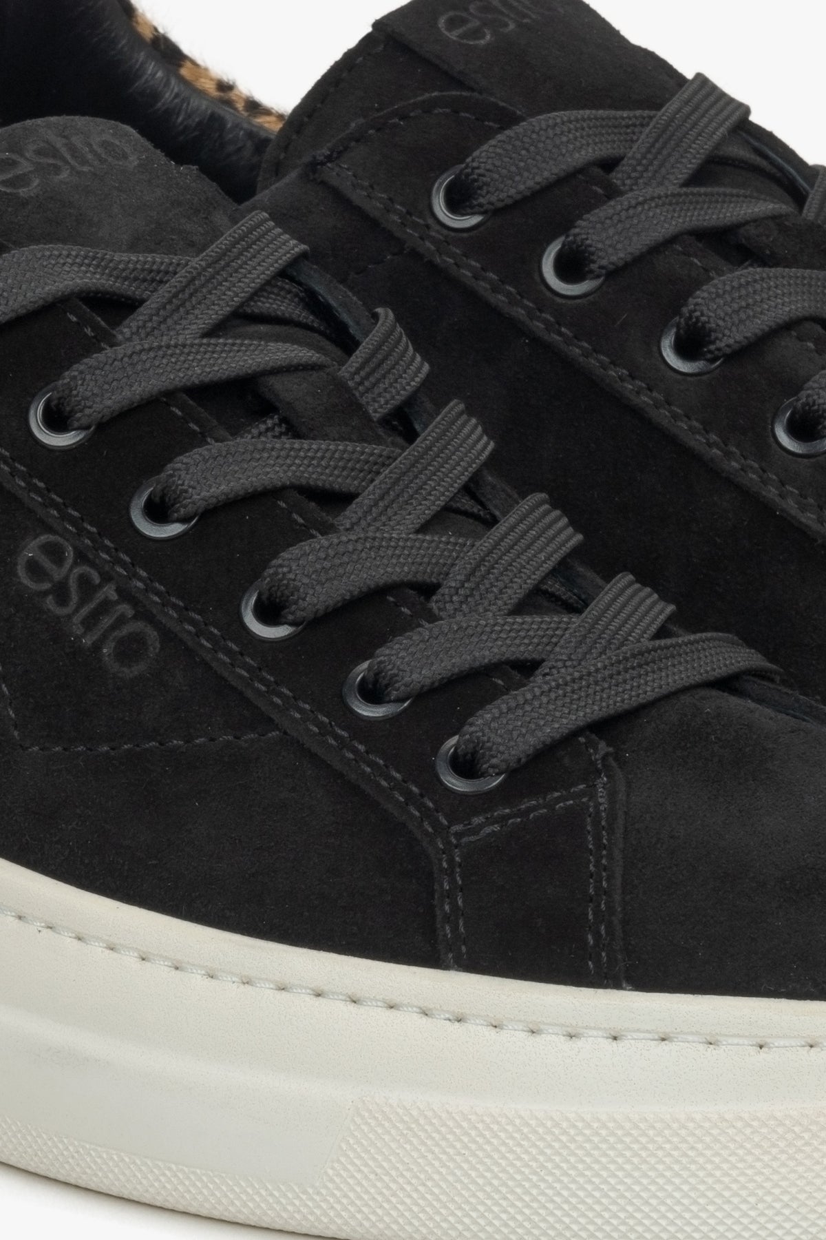 Schwarze Damen-Sneaker mit niedrigem Schaft und Animal-Print – Detailansicht.