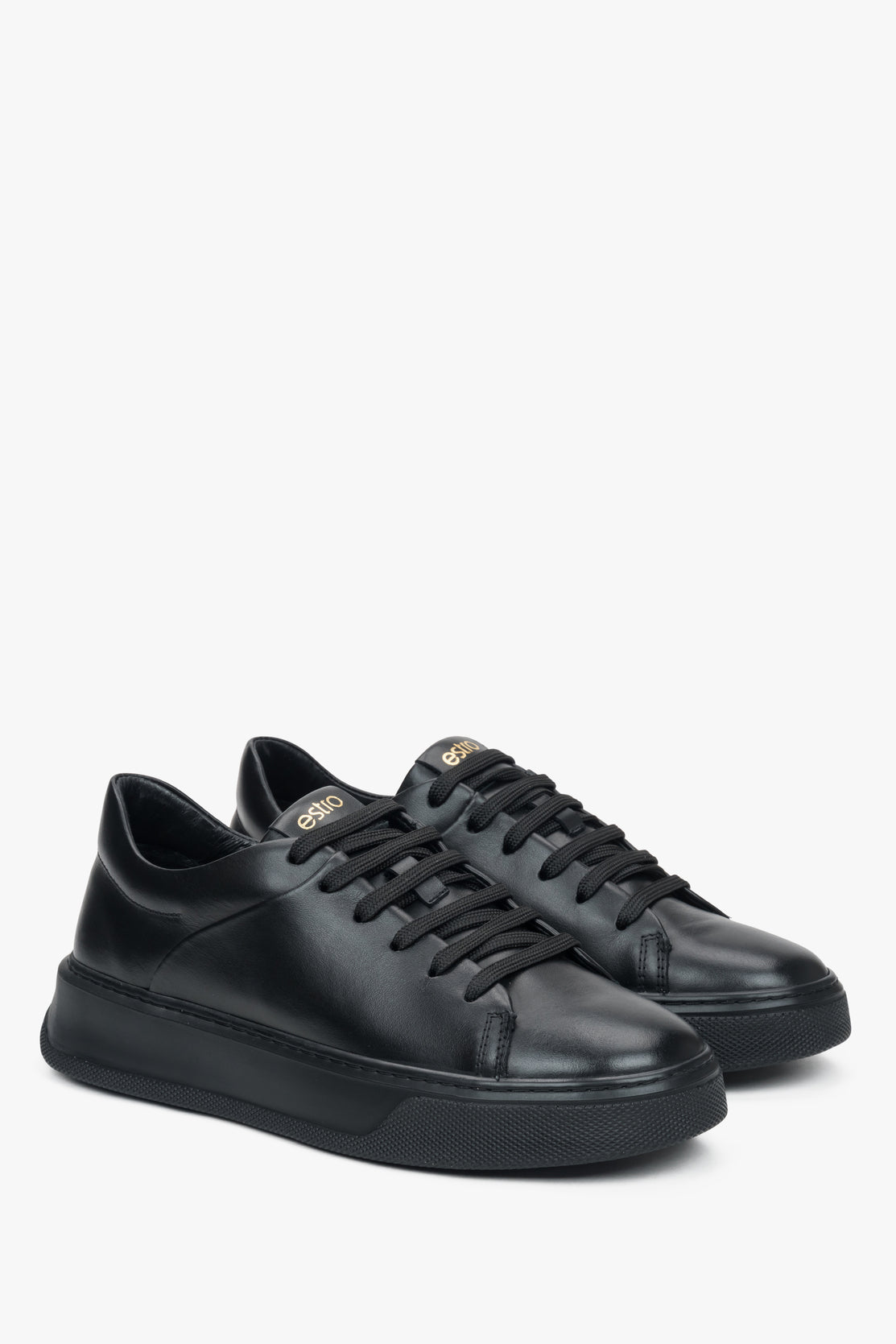 Schrägansicht des Paares schwarzer Damen-Sneaker aus glattem Premium-Leder