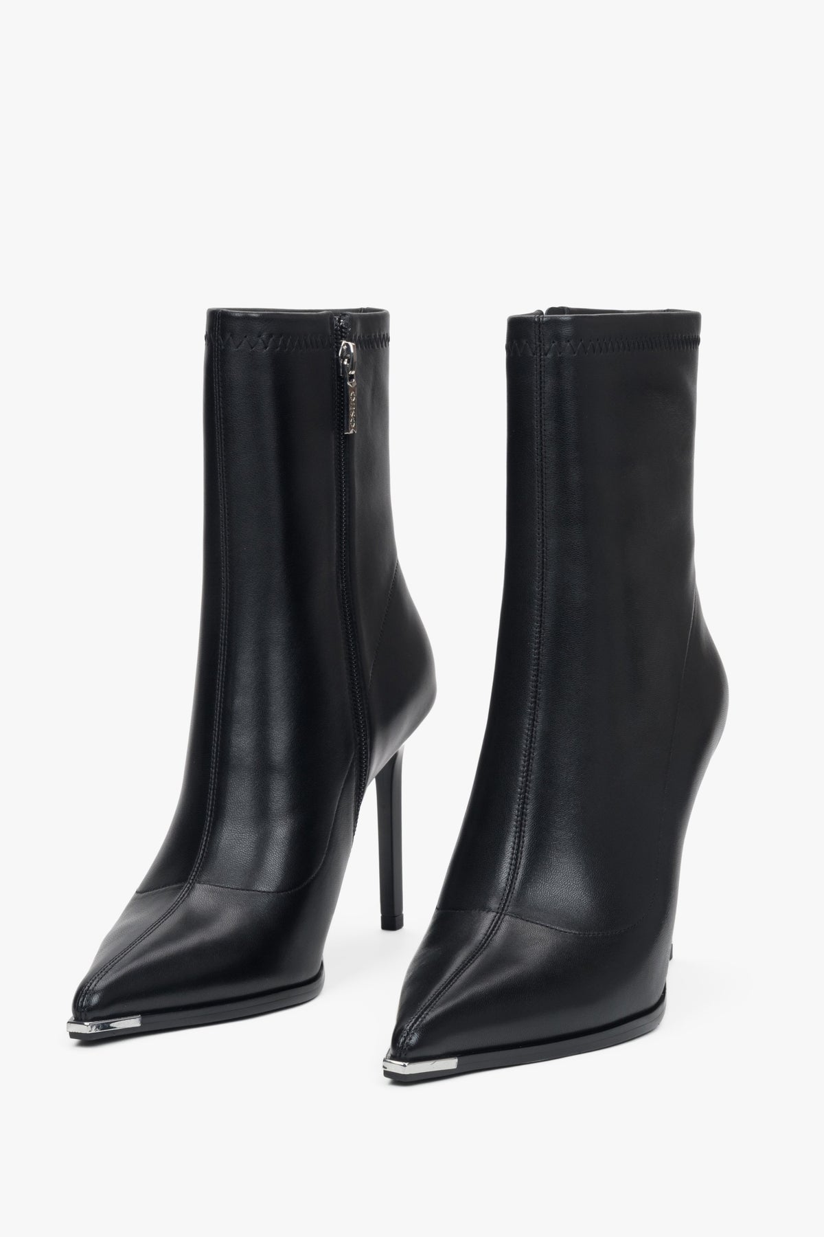 Damen-Lederstiefeletten mit Stiletto-Absatz in Schwarz und elastischem Schaft von Estro.