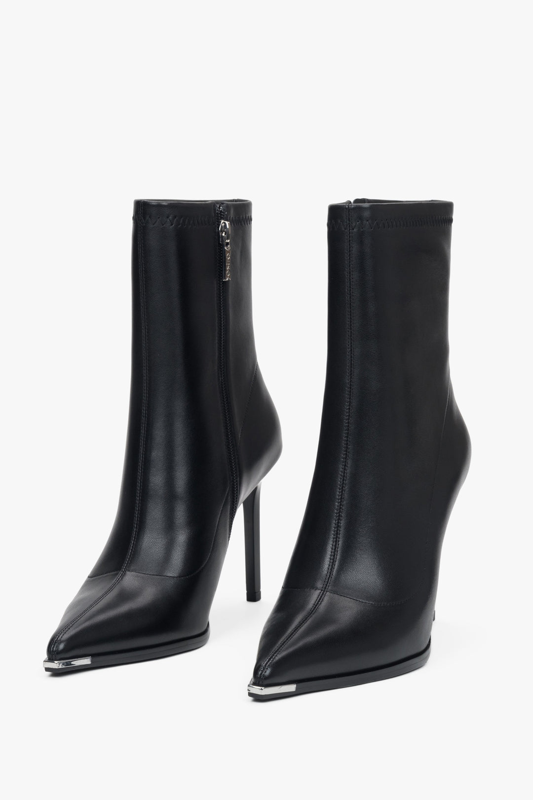Damen-Lederstiefeletten mit Stiletto-Absatz in Schwarz und elastischem Schaft von Estro.