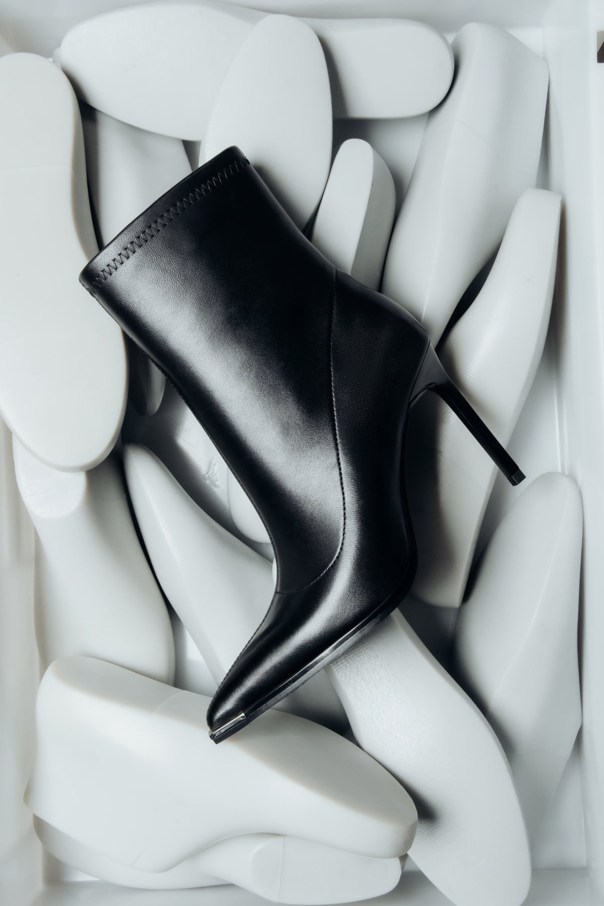 Schwarze Damen Lederstiefeletten mit hohem Absatz und elastischem Schaft Estro ER00116620