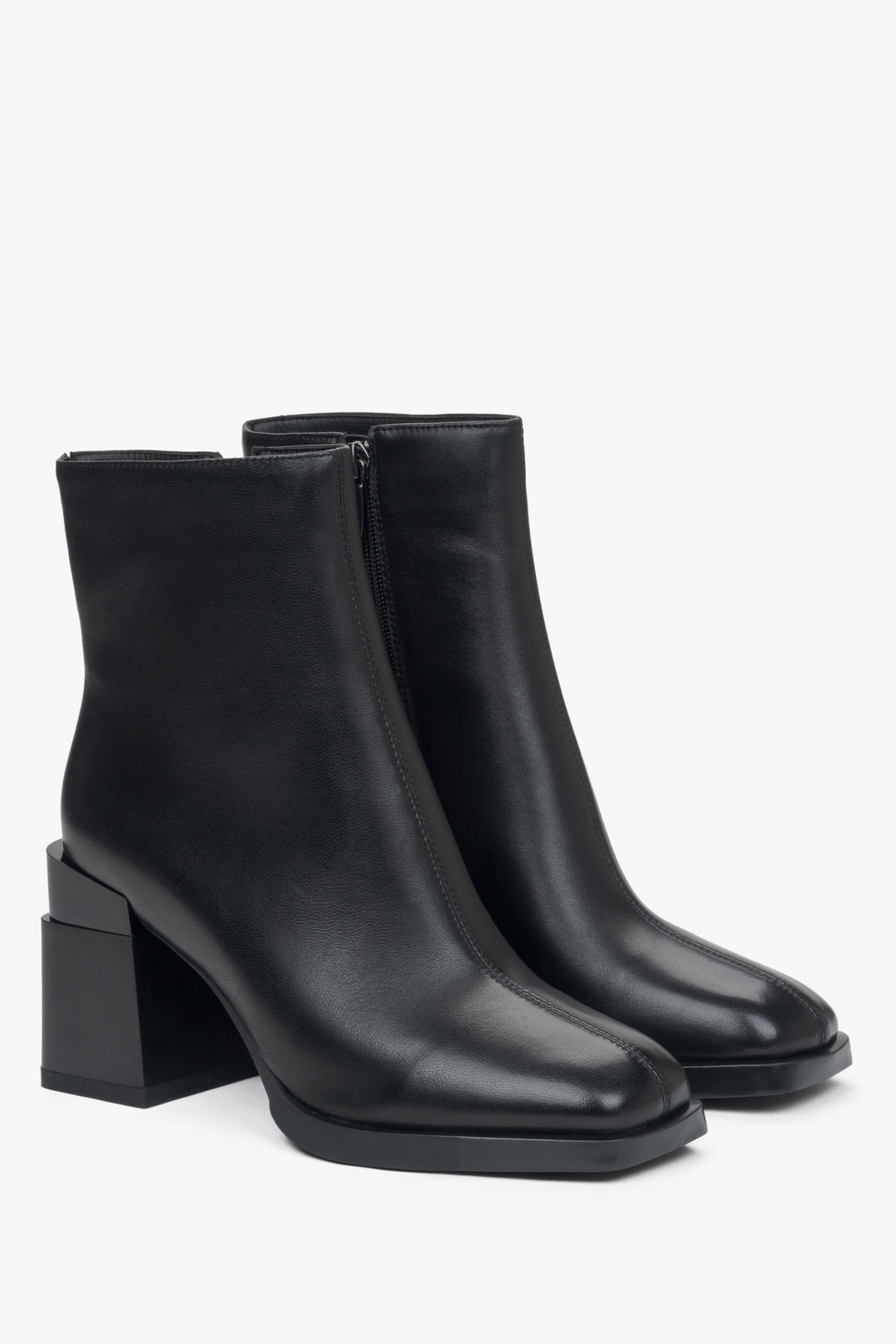 Damen-Stiefeletten in Schwarz aus echtem Leder mit Blockabsatz und leichter Isolierung.