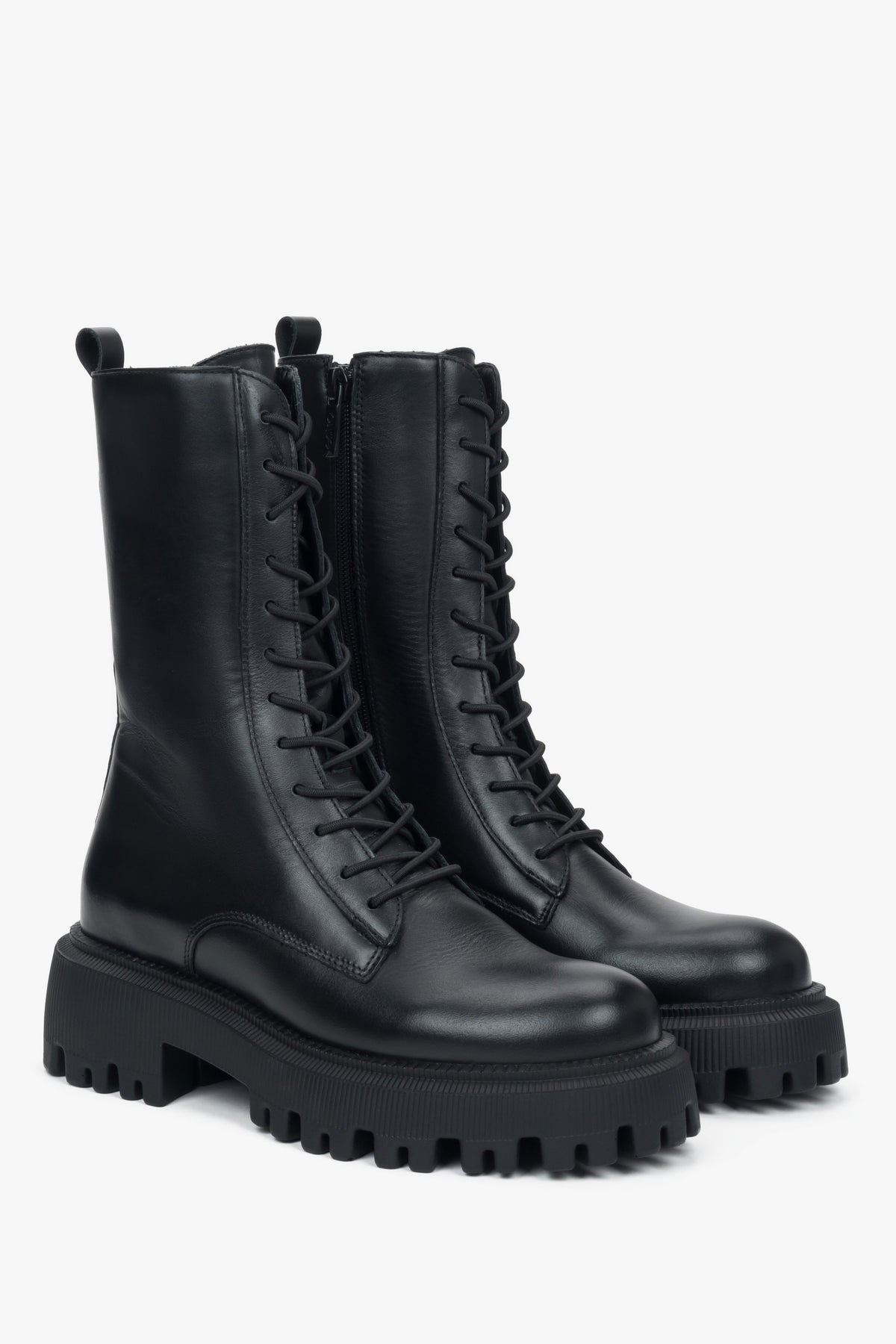 Schwarze Damen-Stiefeletten mit Plateau, gefertigt aus hochwertigem italienischem Echtleder.