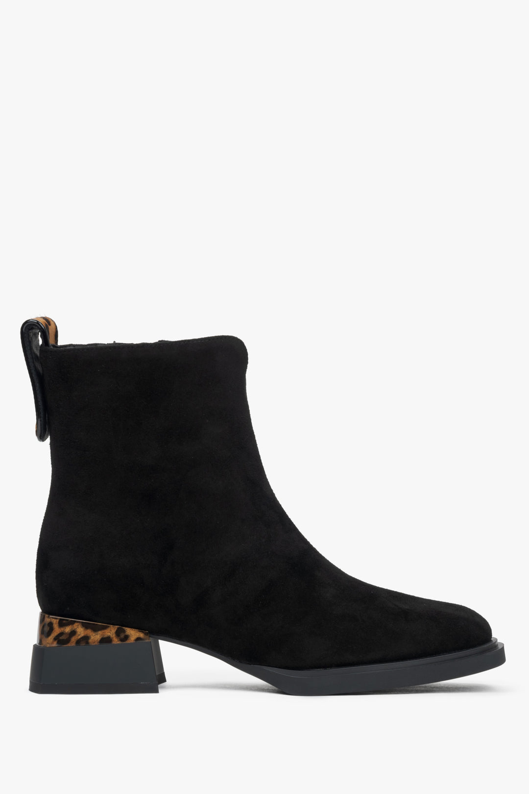 Schwarze Damen-Stiefelette aus Velours mit elegantem Leoparden-Akzent Estro ER00115957.