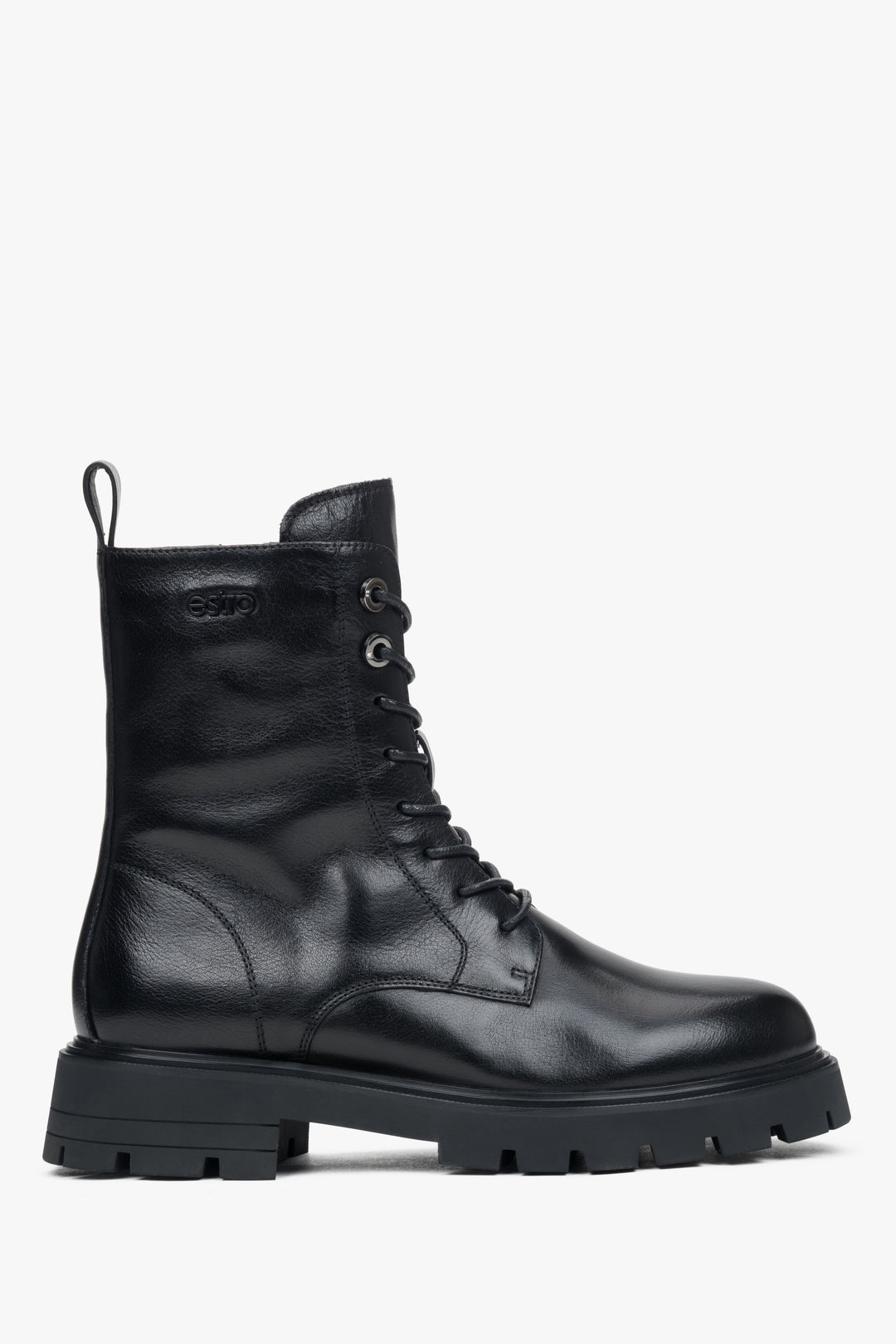 Seitenansicht der Leder-Stiefelette mit bequemer Plateausohle und Blockabsatz