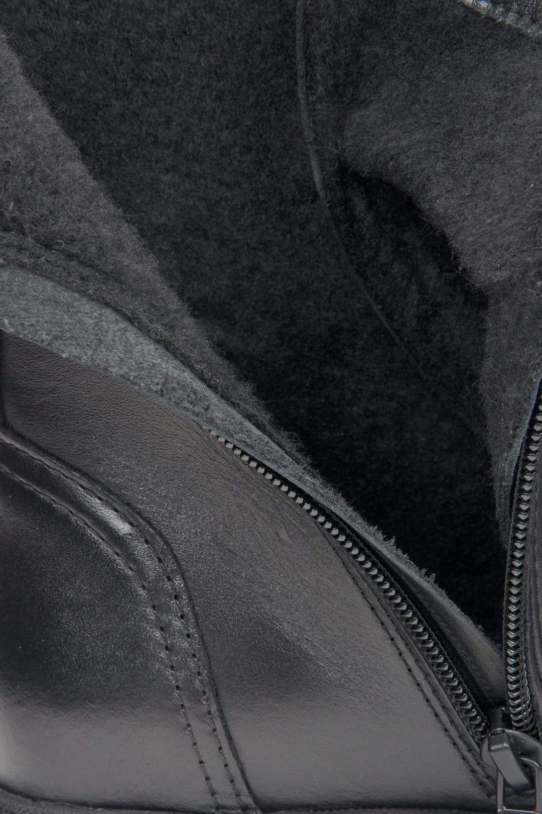 Damen-Stiefeletten in Schwarz von Estro – Nahaufnahme des Futters.