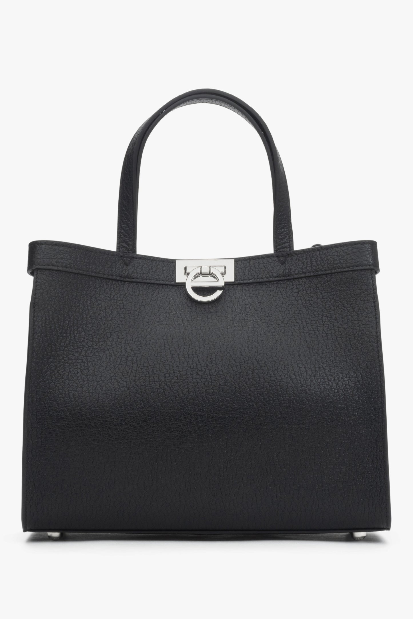 Frontansicht der schwarzen Damen Tote-Bag aus Naturleder ziert mit silbernem Verschluss.