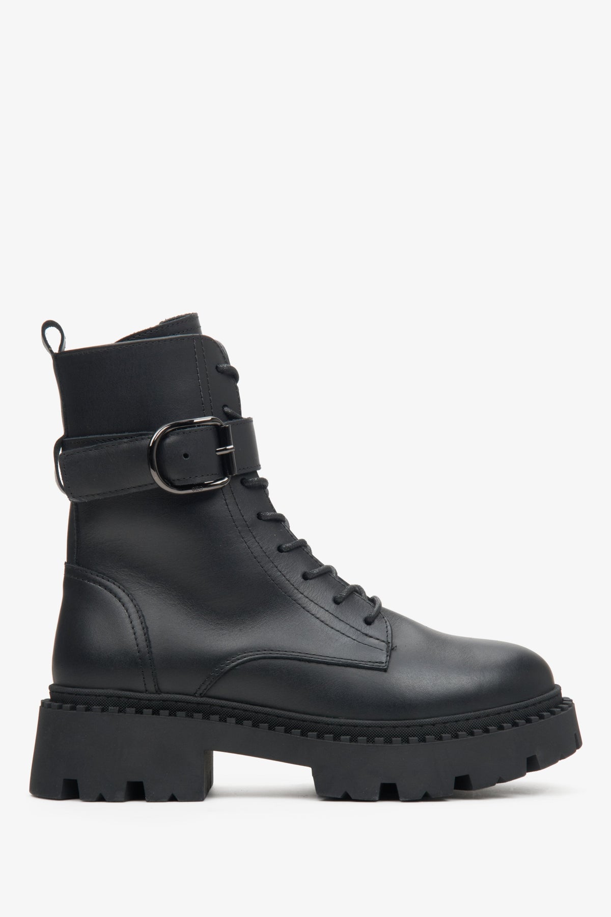 Flaches Seitenprofil der schwarzen Damen-Winter-Stiefeletten aus Echtleder