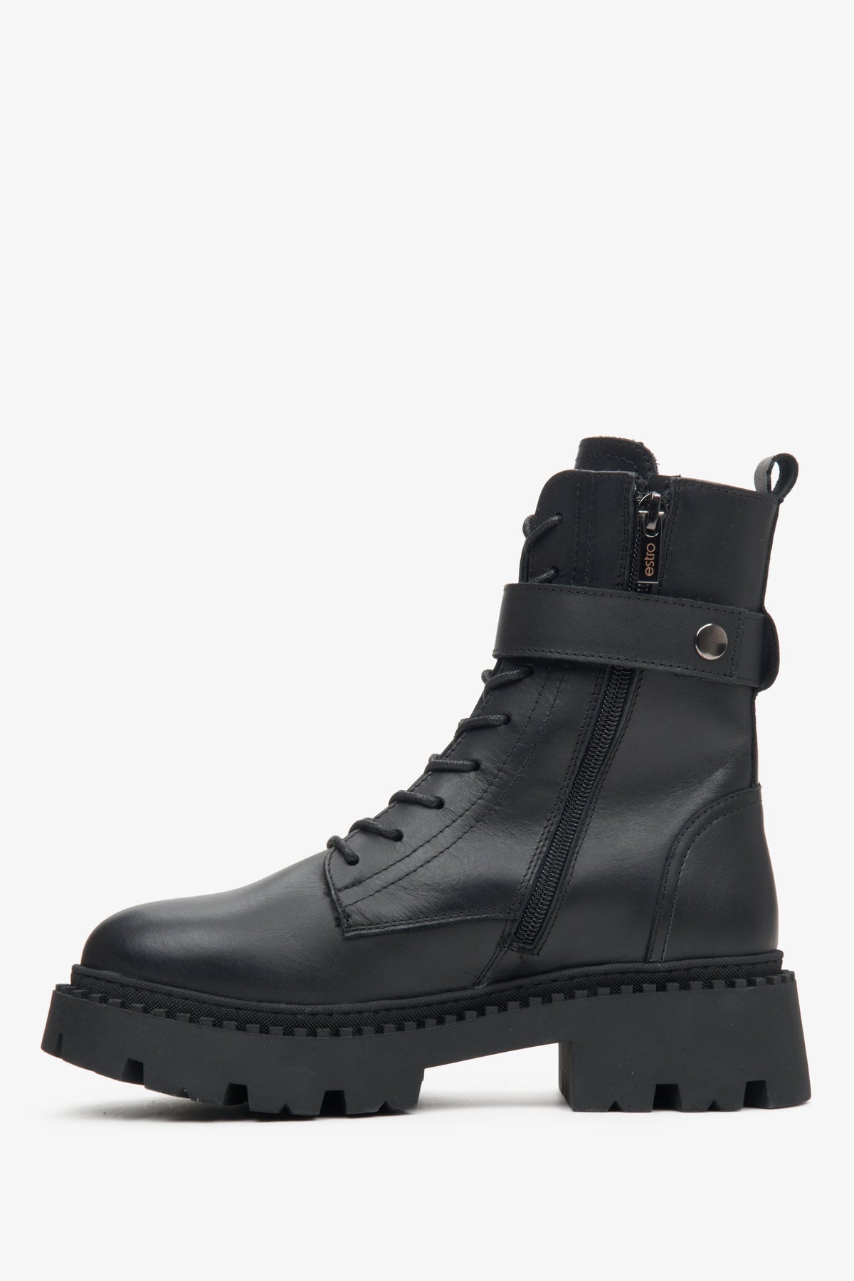 Seitenansicht der Stiefeletten mit sichtbarem seitlichen Reißverschluss