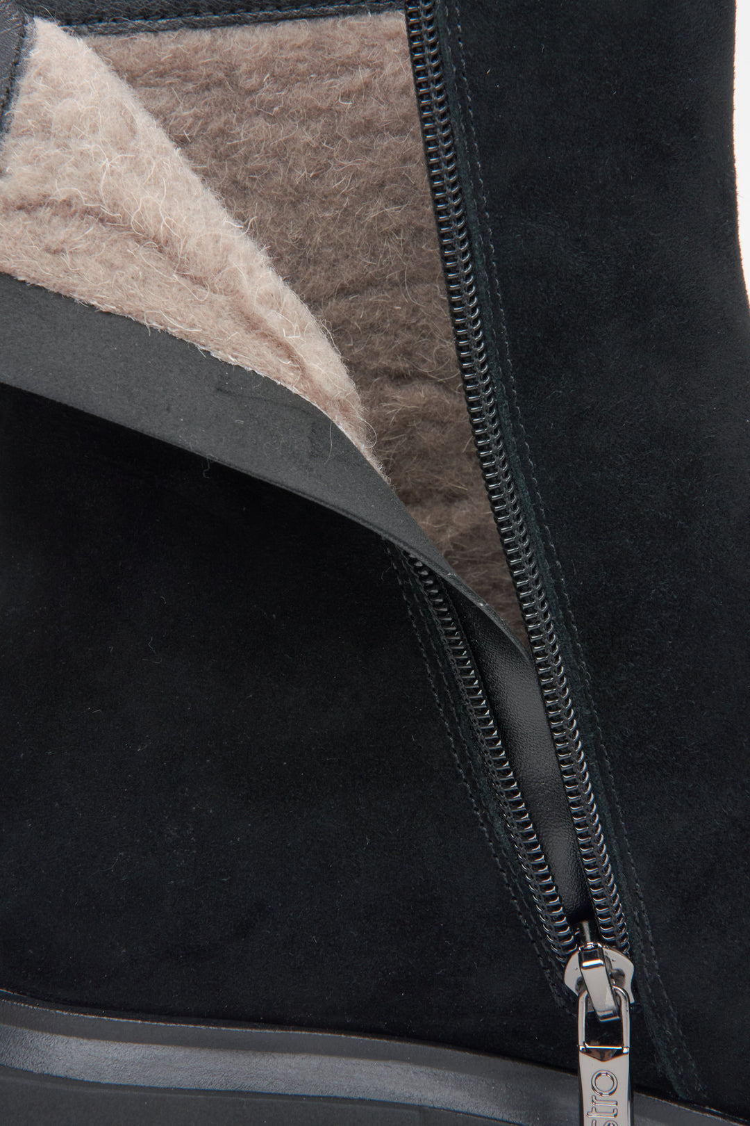 Damen-Winterstiefeletten in Schwarz aus echtem Velours mit Wollfutter von Estro – warmes Futter.